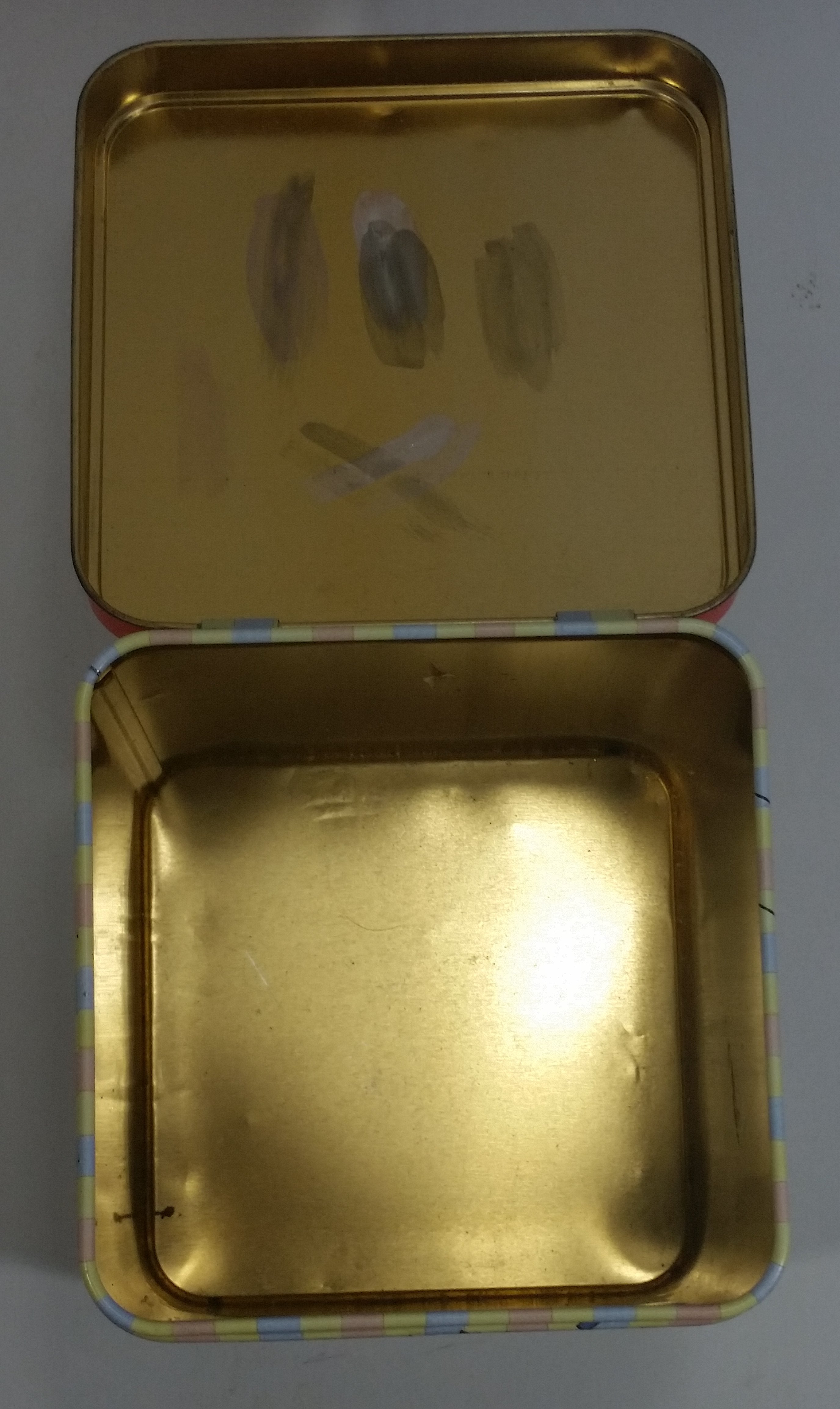 Neilson Crispy Crunch "at the Circus" Chocolate Bar Snacks Hinged Metal Tin Container Sweets Collectible 11