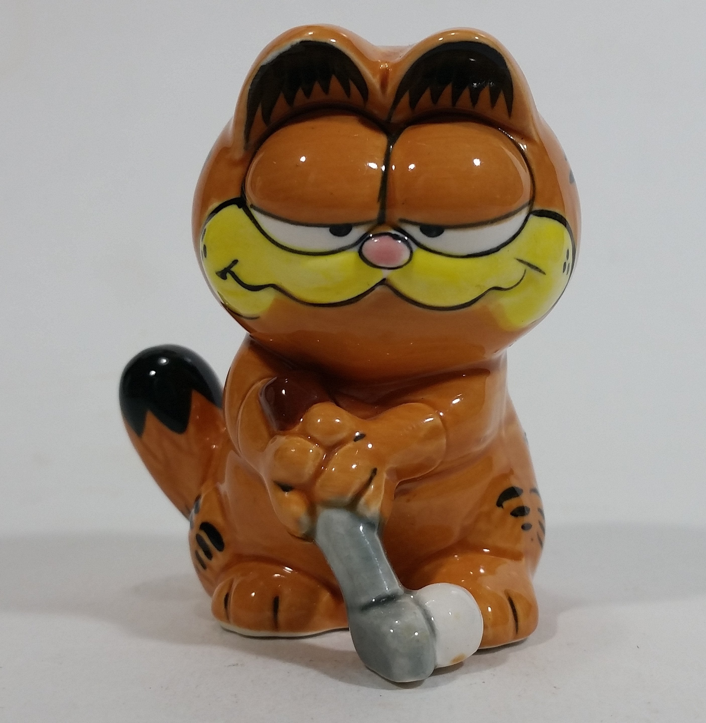 Vintage Enesco Garfield Golfing Golfer Ceramic Cat Cartoon Character Decorative Ornament  2 3/4" Tall