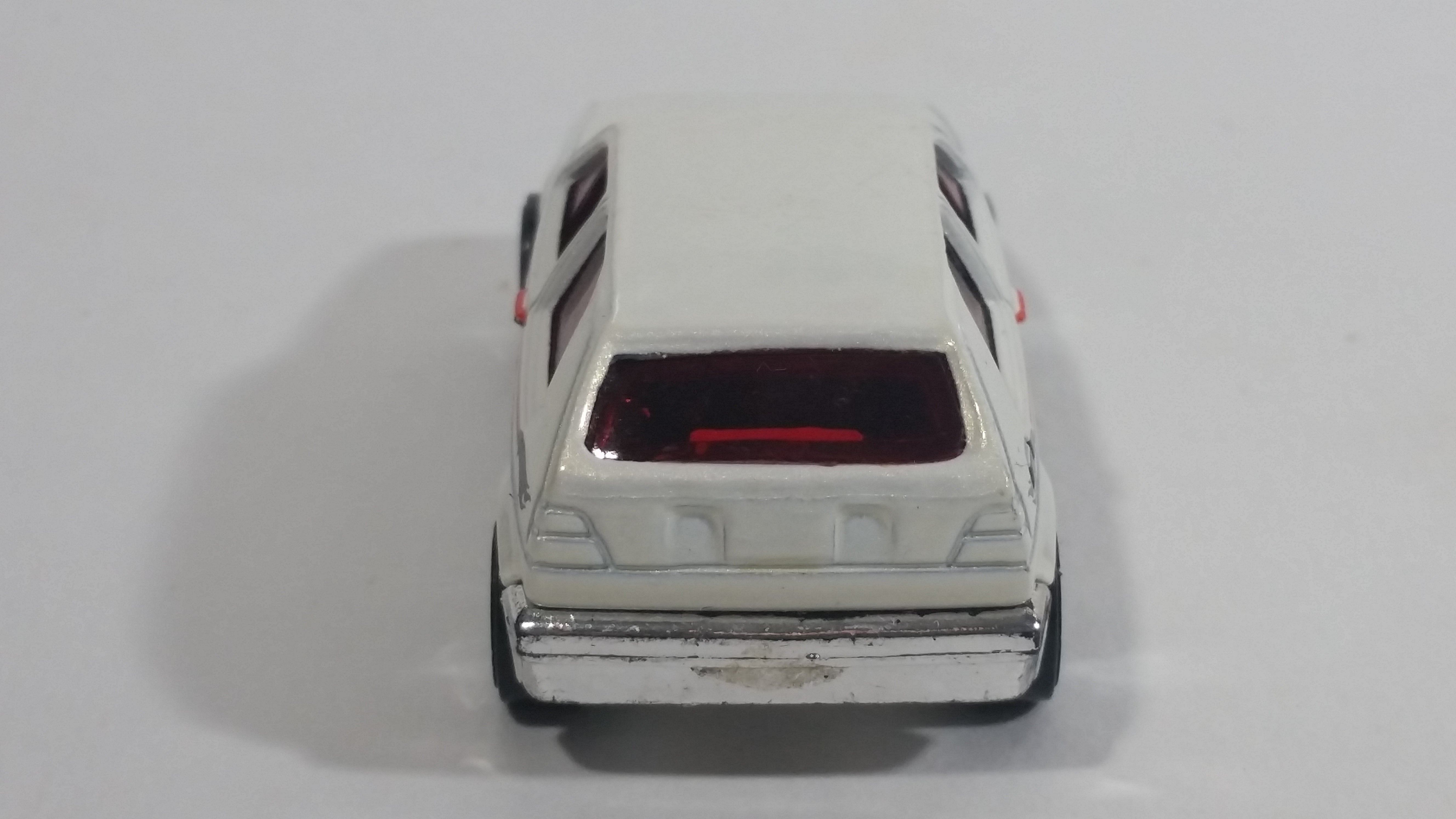 2009 Hot Wheels VW Golf GTI White Die Cast Toy Car Vehicle 12
