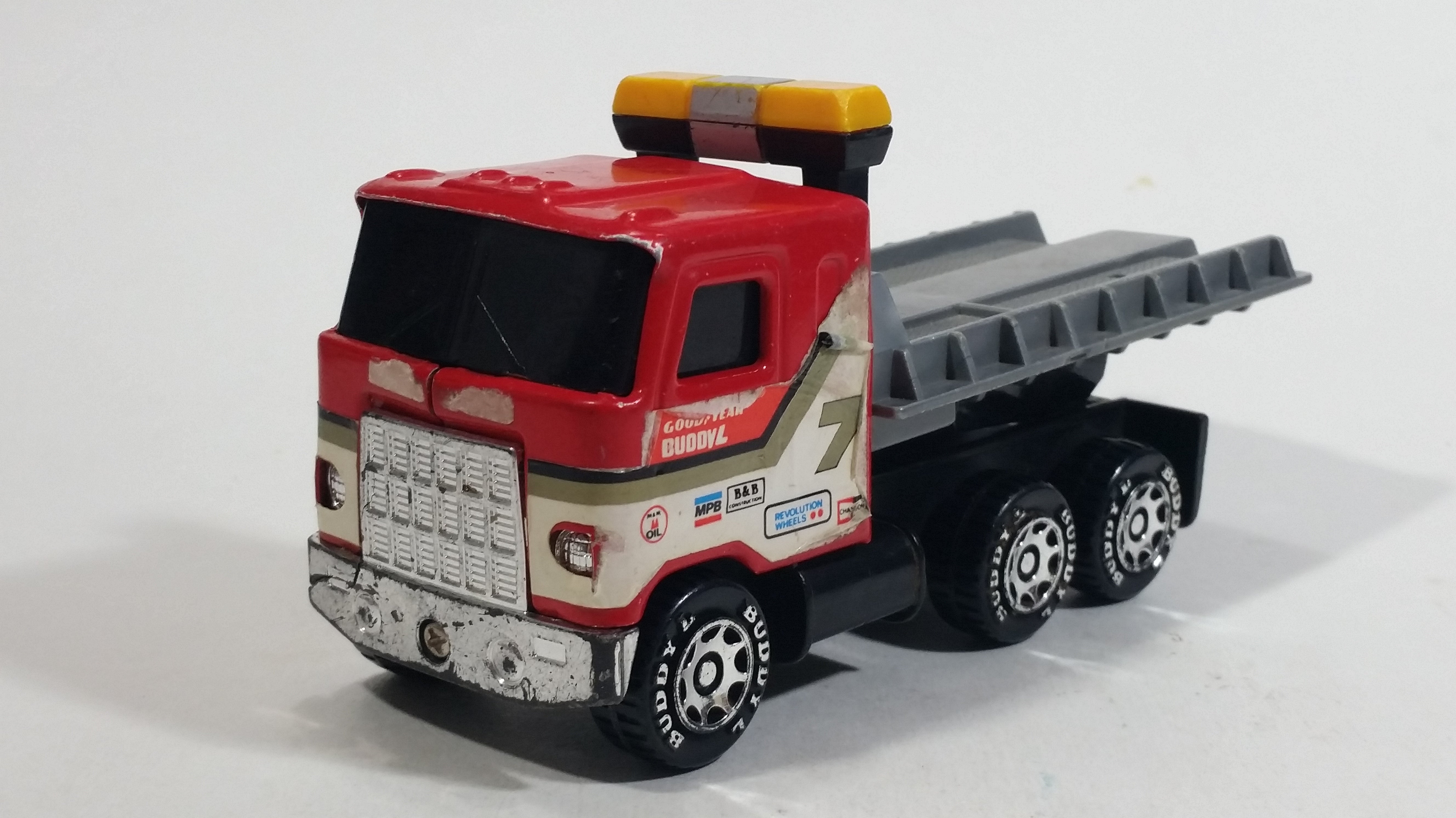 Vintage 1980 Buddy L Mack Semi Good Year #7 Flatbed Tow Truck Red and Grey Pressed Steel and Plastic Toy Car Wrecking Salvage Vehicle - Macau 4