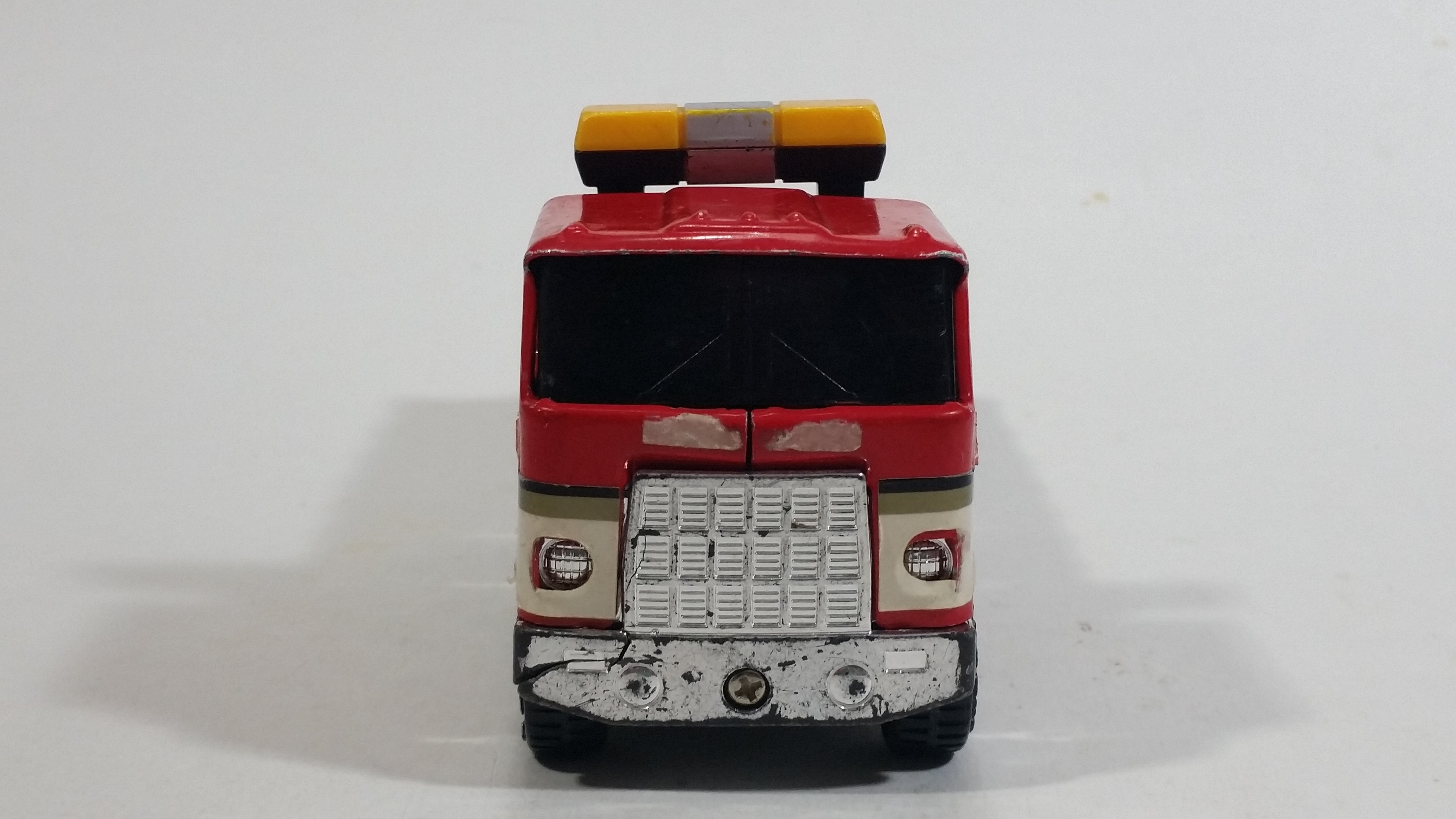 Vintage 1980 Buddy L Mack Semi Good Year #7 Flatbed Tow Truck Red and Grey Pressed Steel and Plastic Toy Car Wrecking Salvage Vehicle - Macau 5