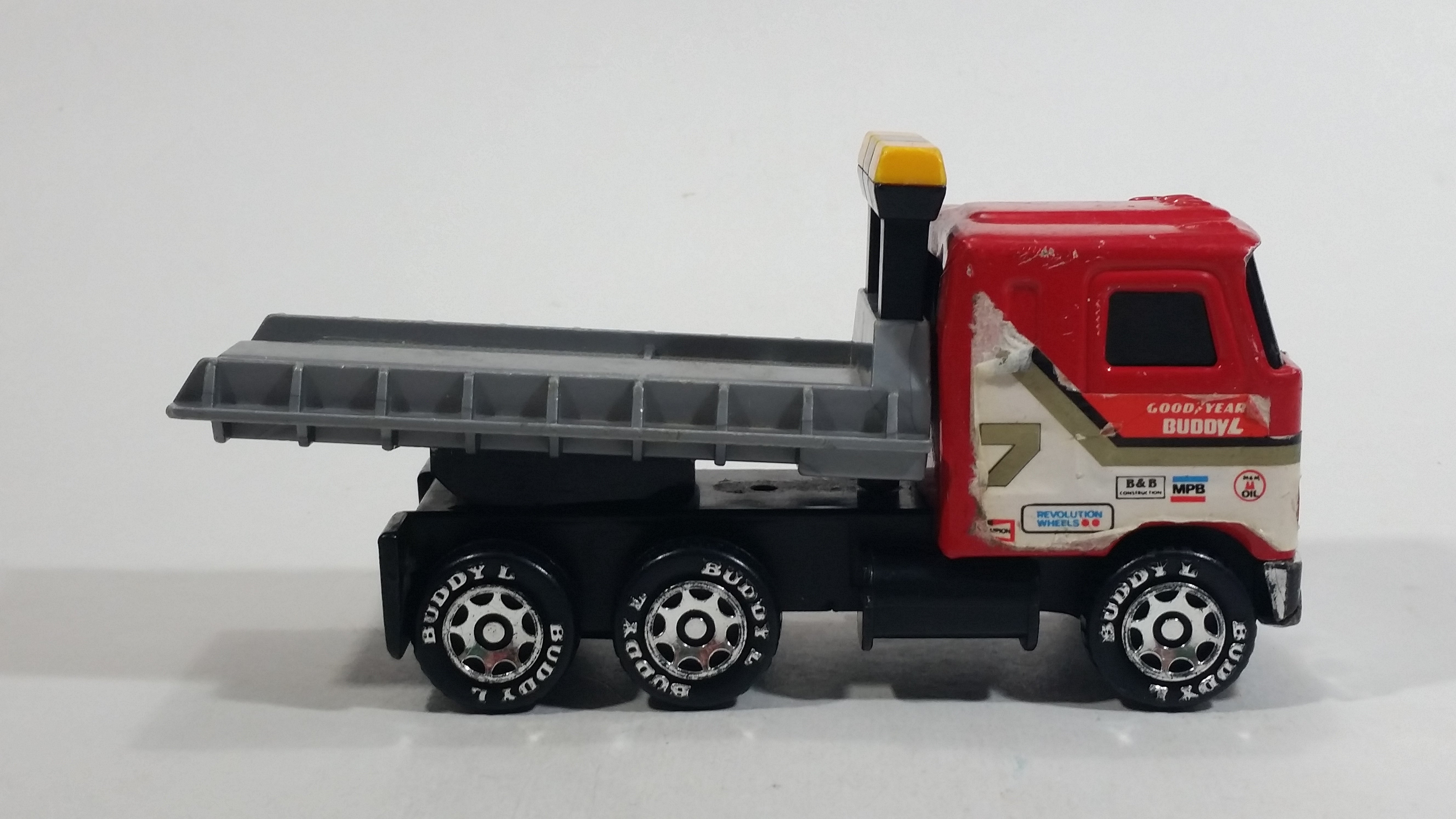 Vintage 1980 Buddy L Mack Semi Good Year #7 Flatbed Tow Truck Red and Grey Pressed Steel and Plastic Toy Car Wrecking Salvage Vehicle - Macau 8
