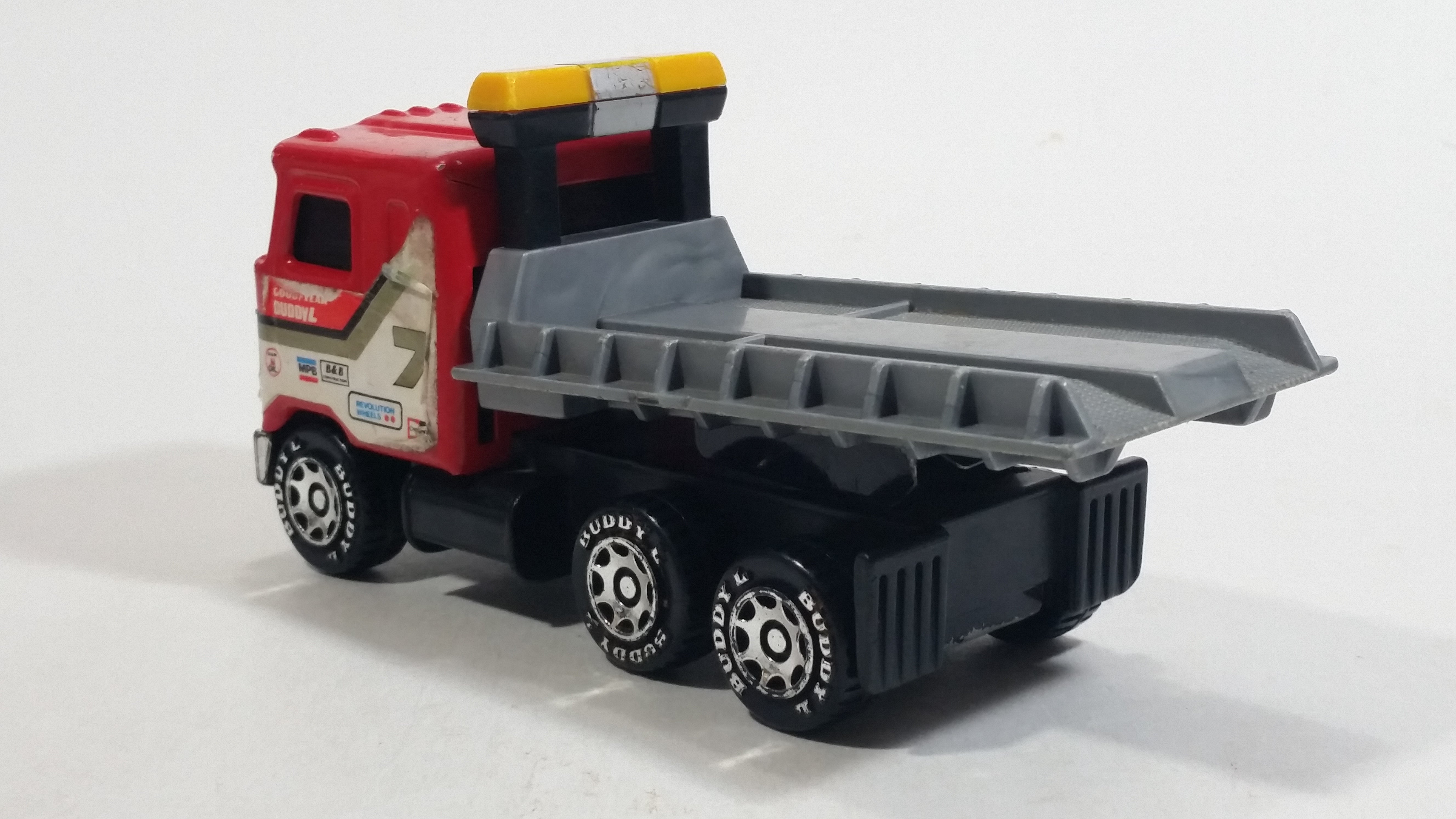 Vintage 1980 Buddy L Mack Semi Good Year #7 Flatbed Tow Truck Red and Grey Pressed Steel and Plastic Toy Car Wrecking Salvage Vehicle - Macau 11