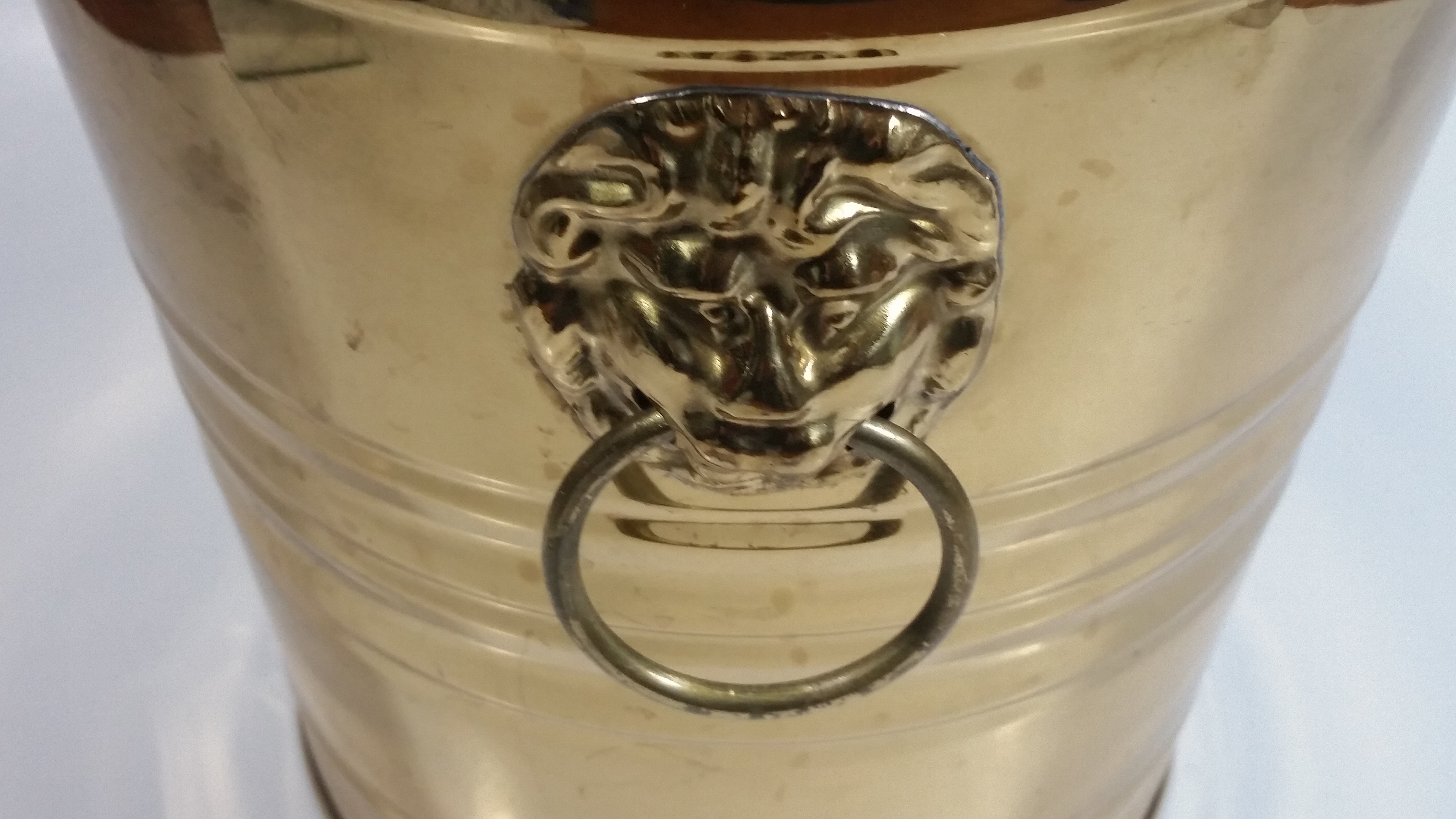 Vintage Hammered Brass Lion Head Handles Trash Waste Can Bucket Pail Made in England 8 1/2" Tall 4