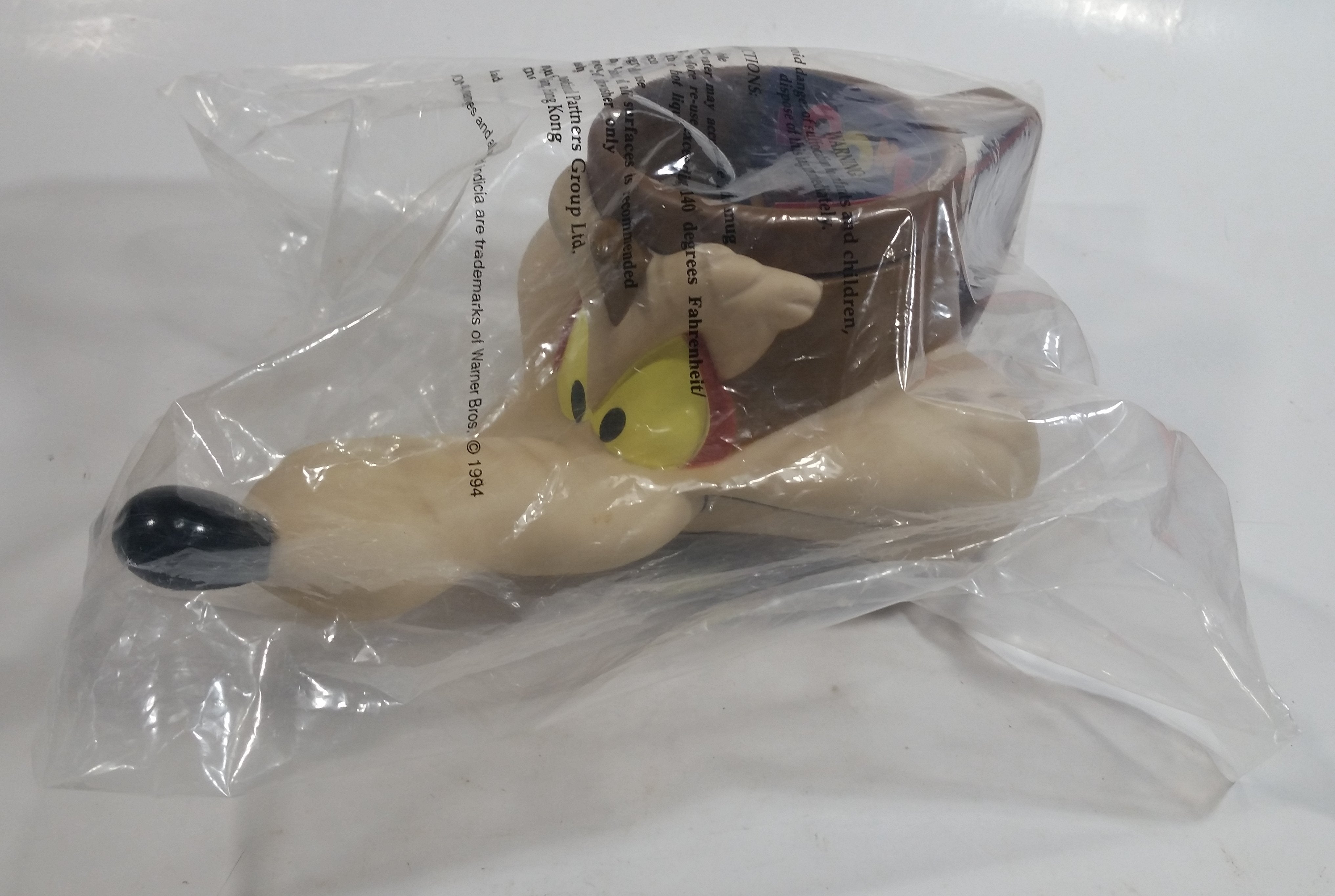 1992 Warner Bros. Looney Tunes Wile E. Coyote Plastic Coffee Cup Mug Cartoon Collectible New in Package