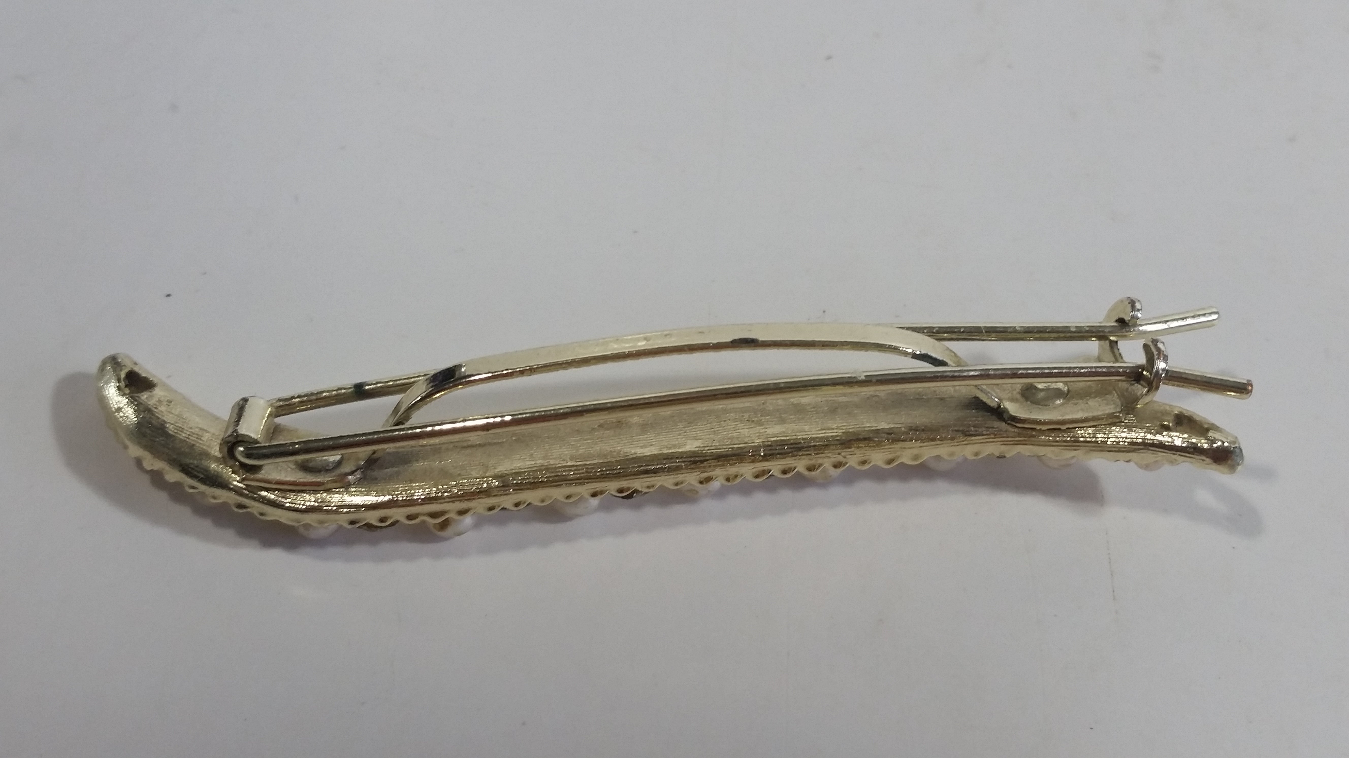 Clear Rhinestone and Faux Pearl Gold Tone Costume Jewelry Brooch 4