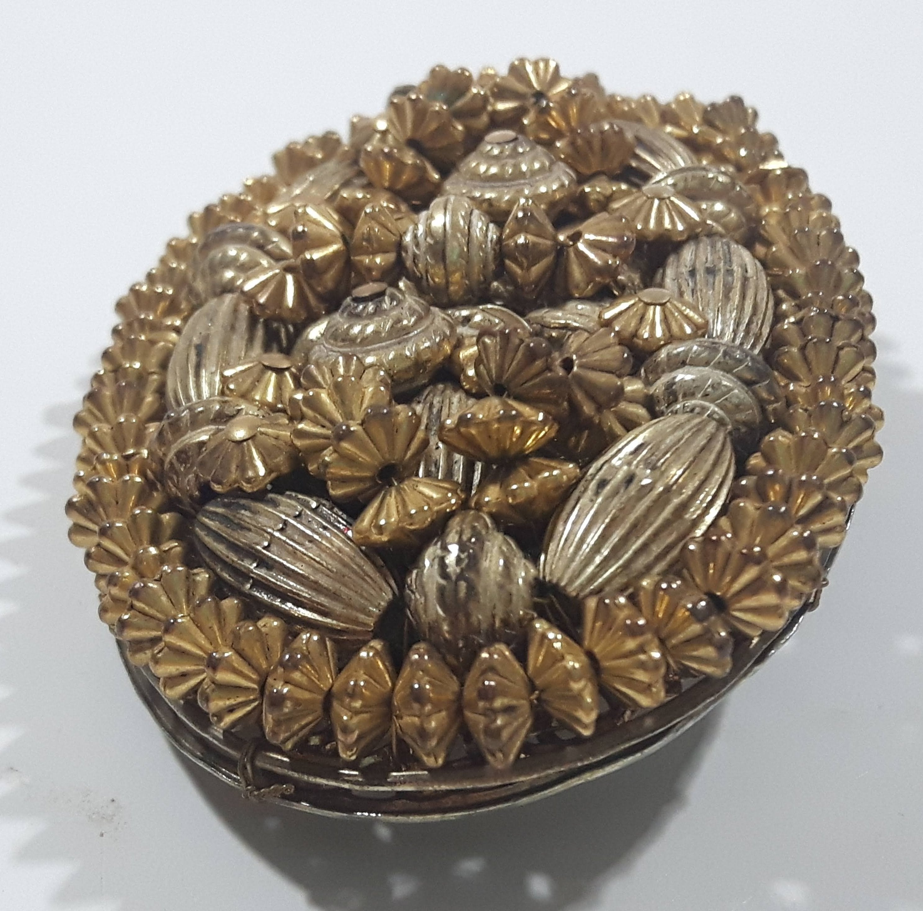 Vintage Oval Shaped Gold Tone and Brass Tone Bead Metal Brooch Pin 4