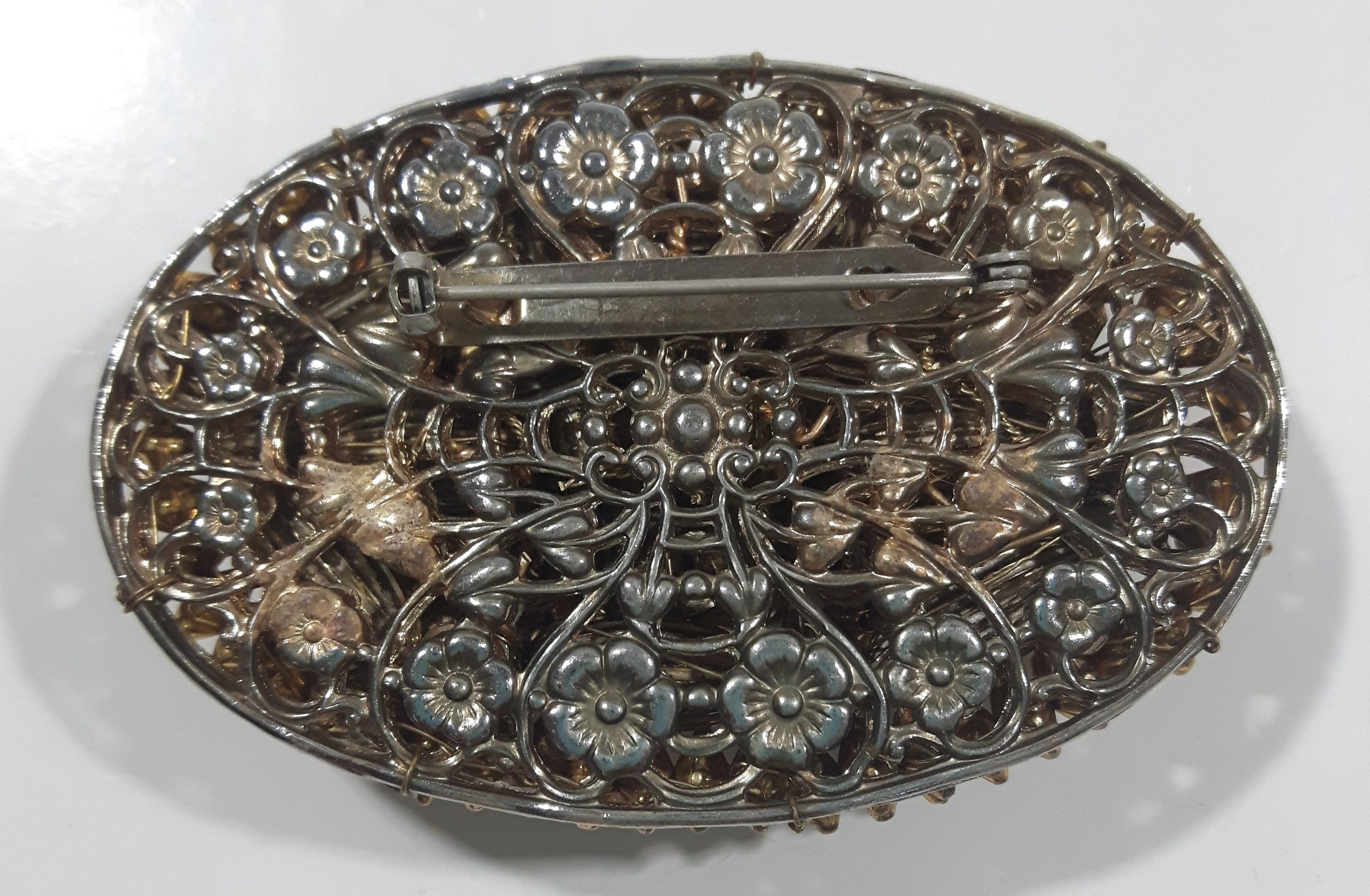 Vintage Oval Shaped Gold Tone and Brass Tone Bead Metal Brooch Pin 7