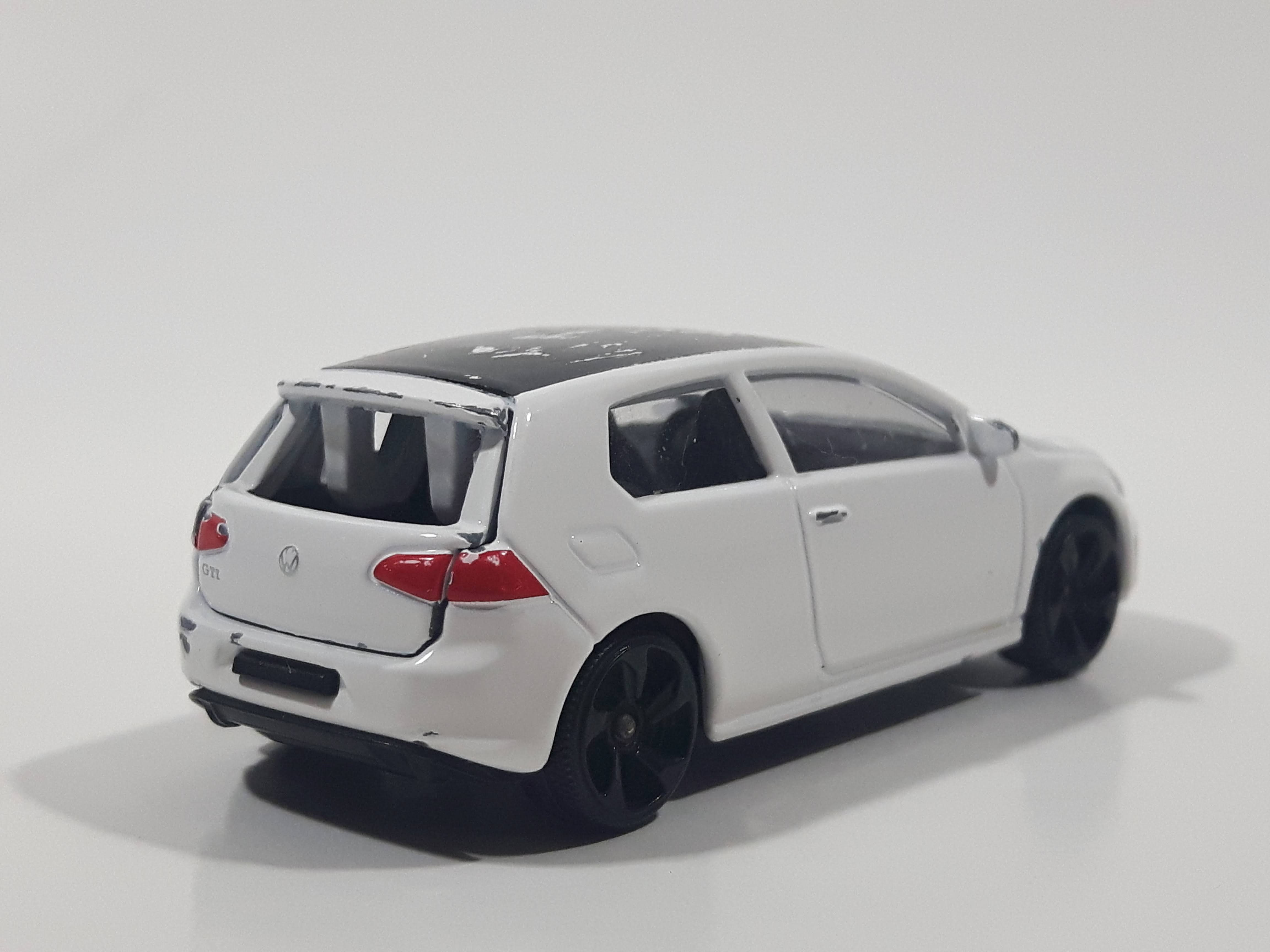 Majorette VW Golf GTI White 1/64 Scale Die Cast Toy Car Vehicle with Opening Rear Hatch 5