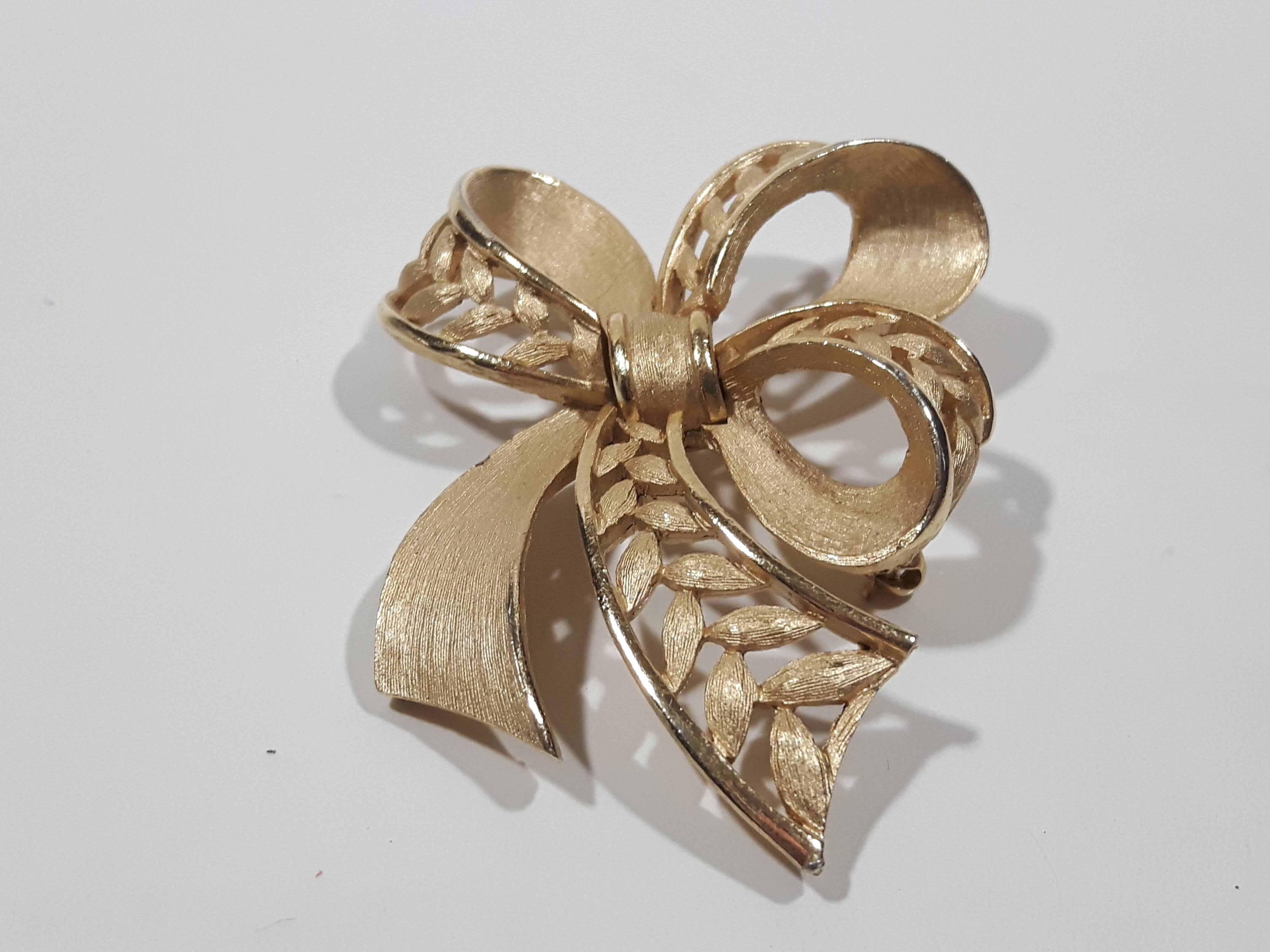 Twisted Ribbon Shaped 1 1/2" x 2 3/4" Metal Brooch Pin 2