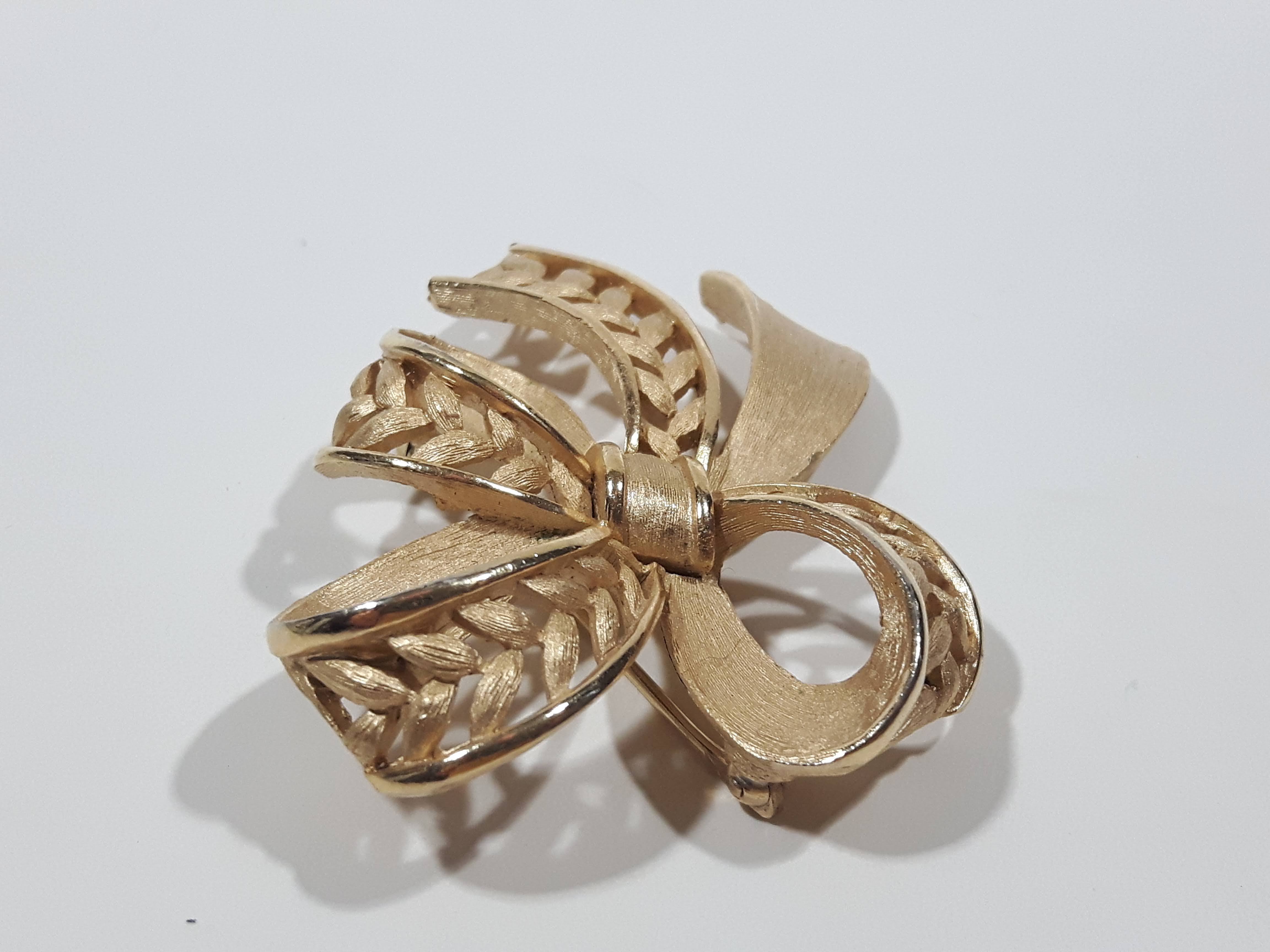 Twisted Ribbon Shaped 1 1/2" x 2 3/4" Metal Brooch Pin 4