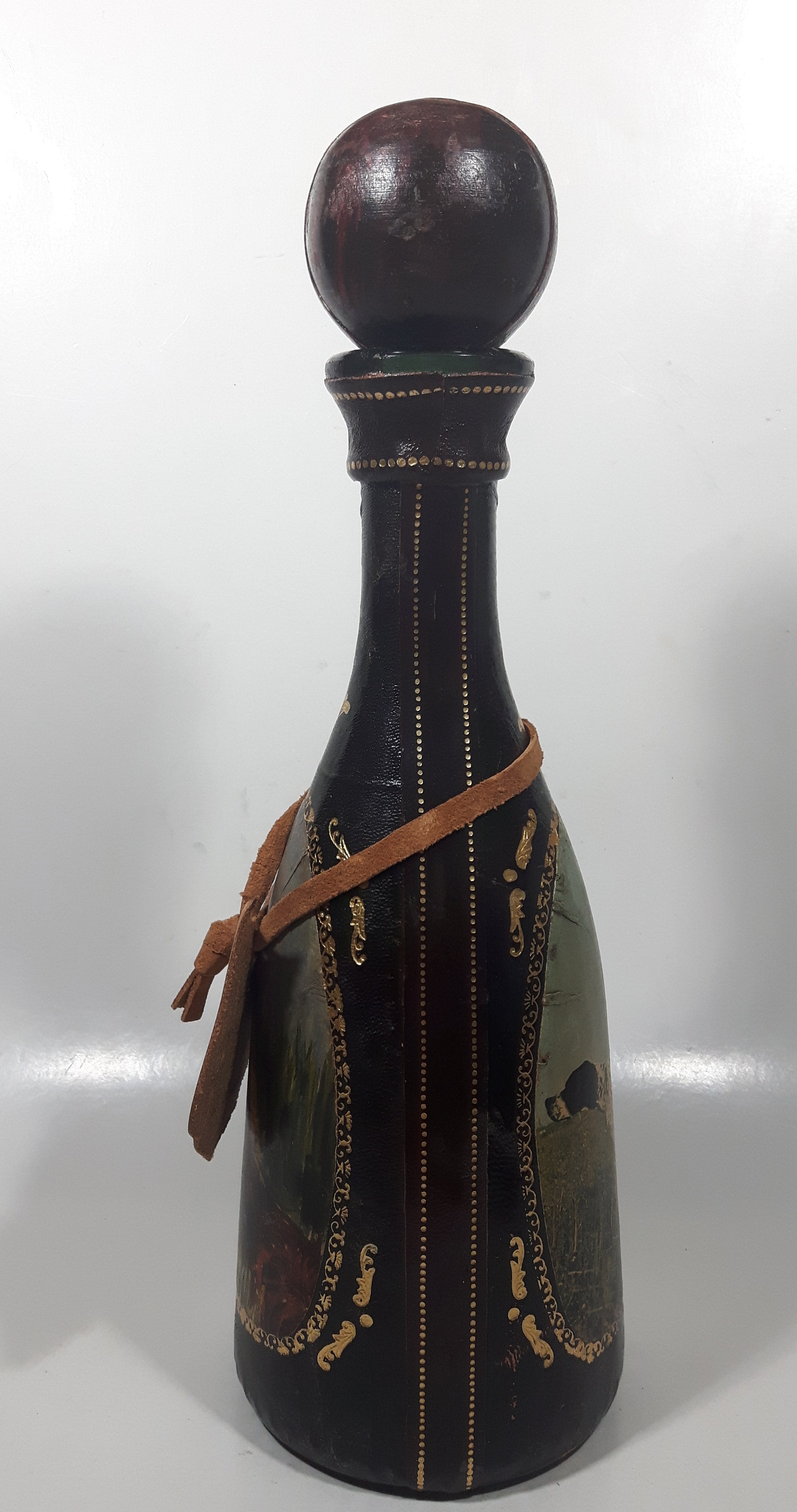 Vintage Eaton Real Leather Hand Made in Italy Hunting Dog Scenes 12 1/4" Tall Leather Wrapped Glass Bottle 4