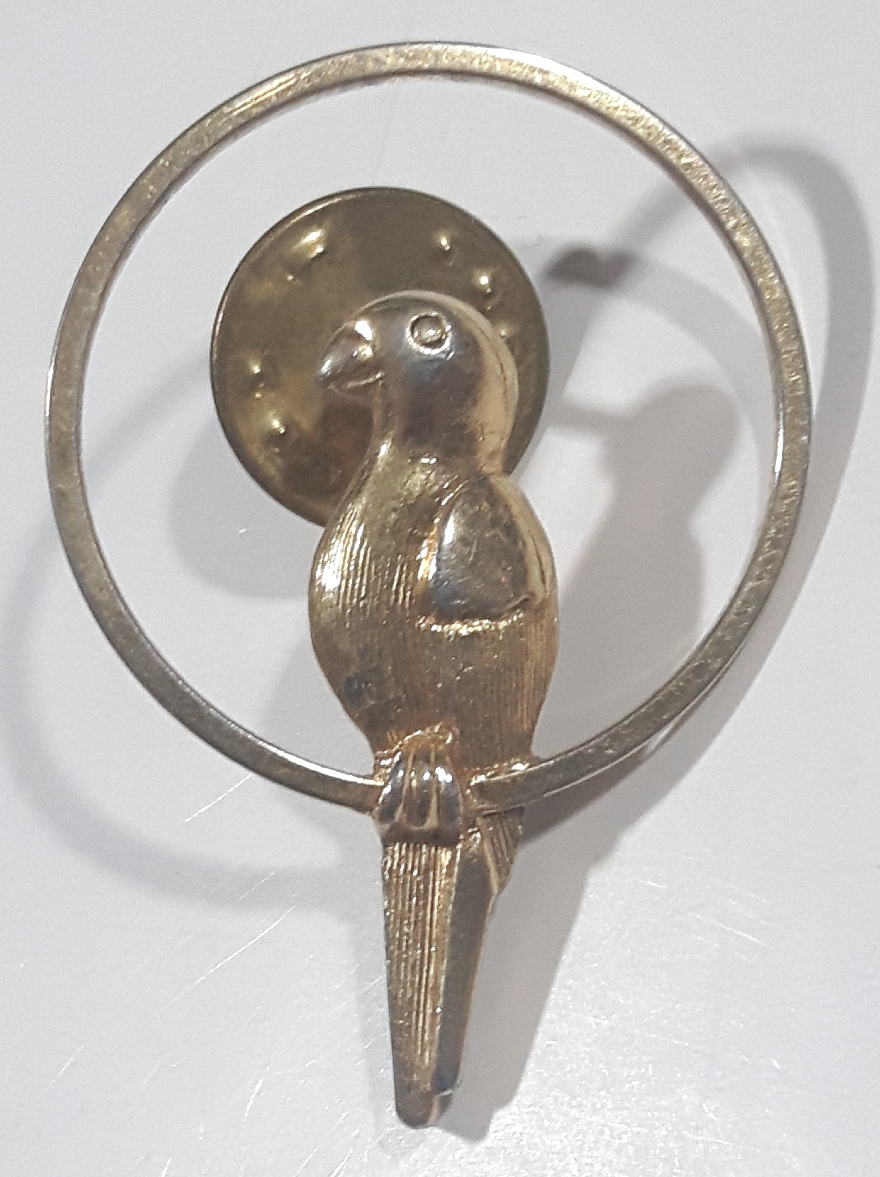 1980 Avon Pretty Parrot Gold Tone Brooch Lapel Pin