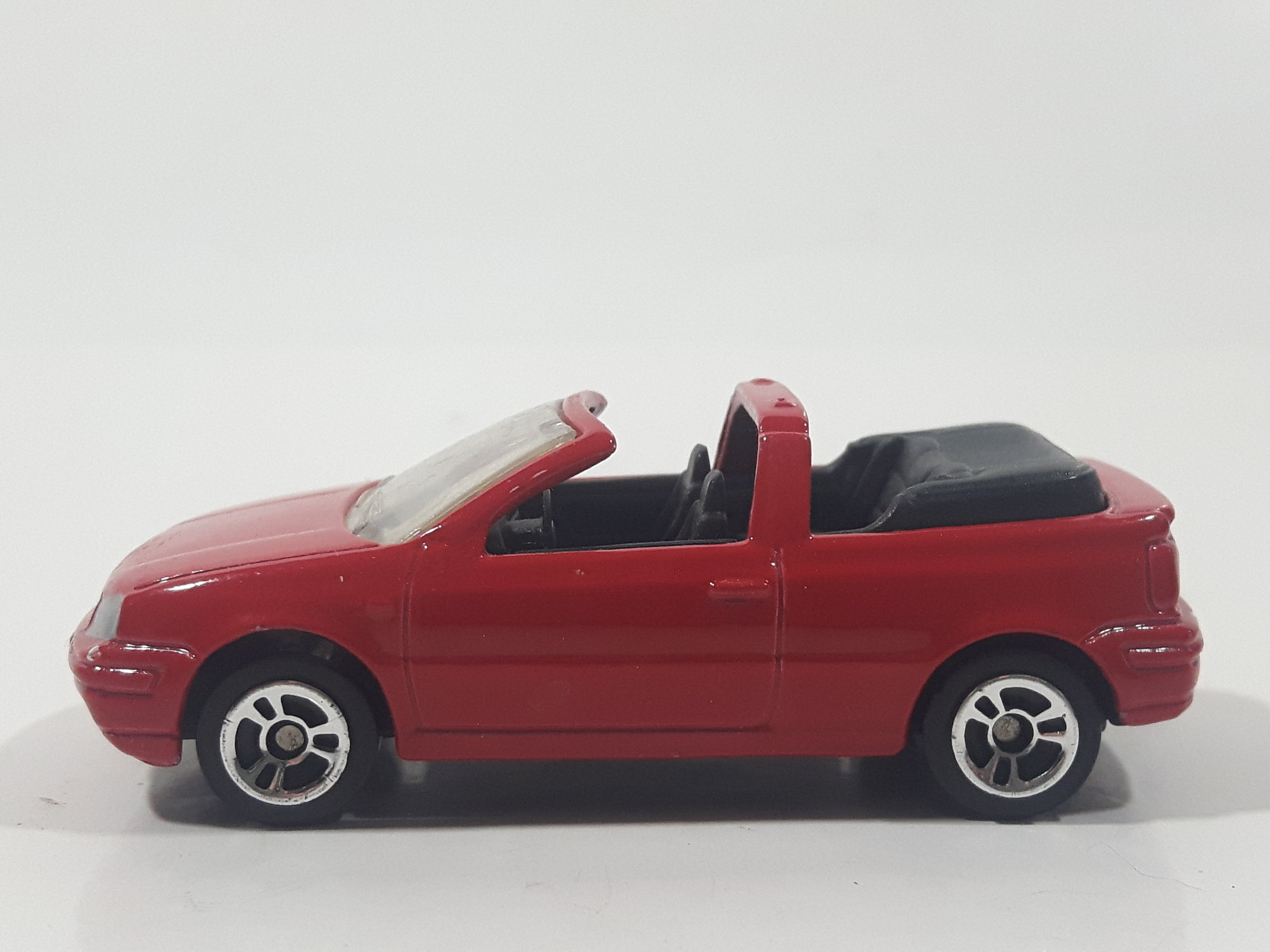 Maisto VW Golf GTI Convertible Red Die Cast Toy Car Vehicle 14