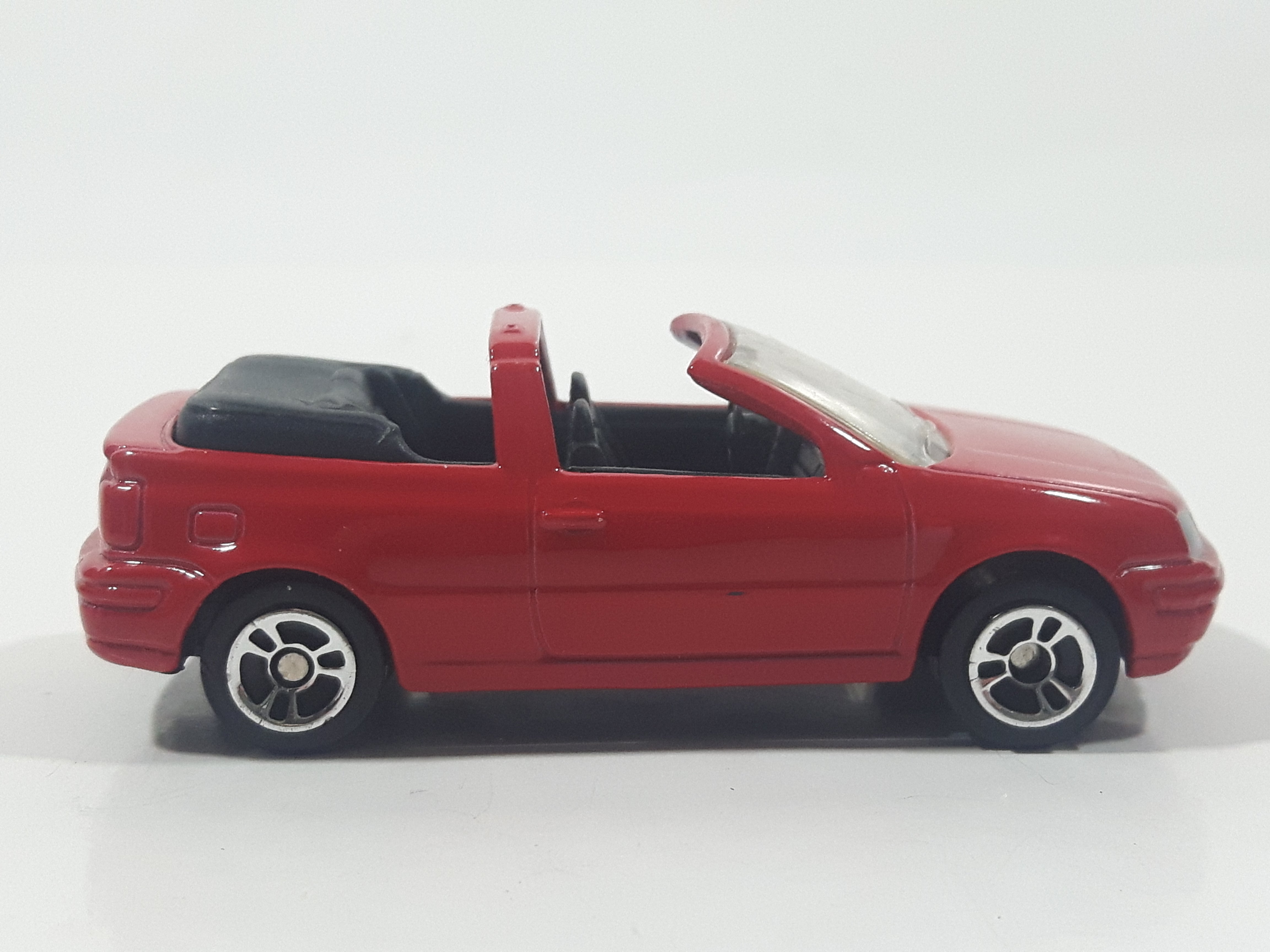 Maisto VW Golf GTI Convertible Red Die Cast Toy Car Vehicle 4