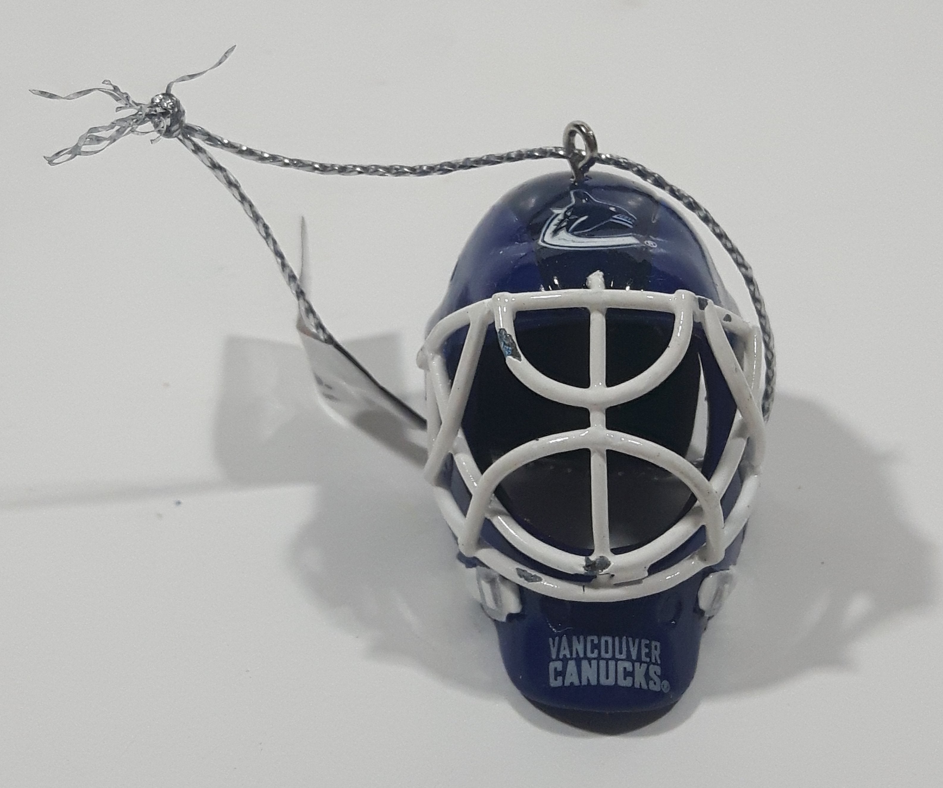Forever Collectibles NHL Vancouver Canucks Ice Hockey Team 1 3/8" Tall Resin Goalie Mask Christmas Tree Ornament New with Tag