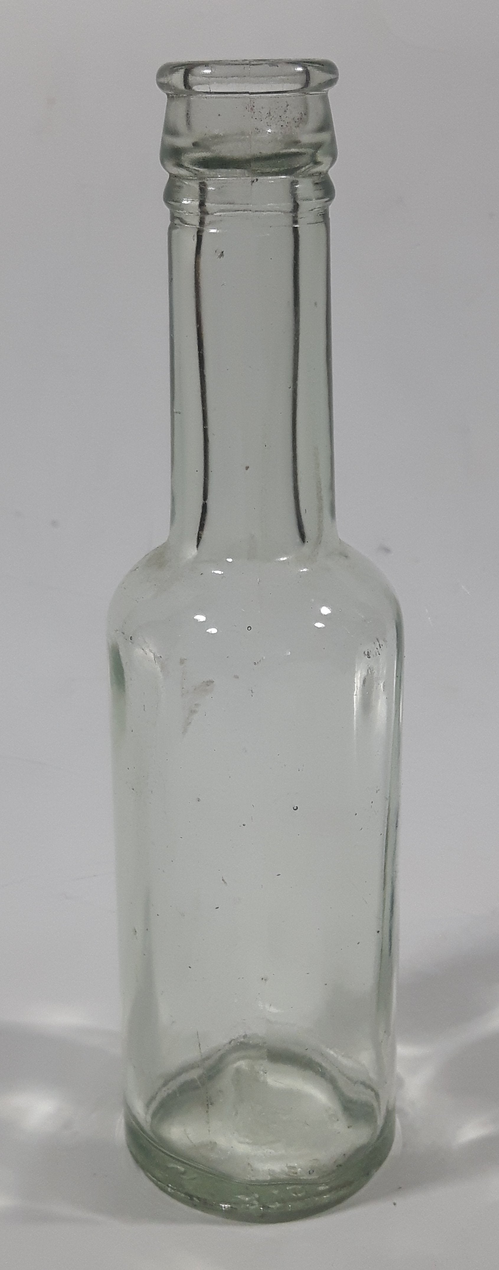 Antique U.C.B. Lea & Perrins Worcestershire Sauce 7 1/4" Tall Cork Top Aqua Glass Bottle with Flat Panels 4