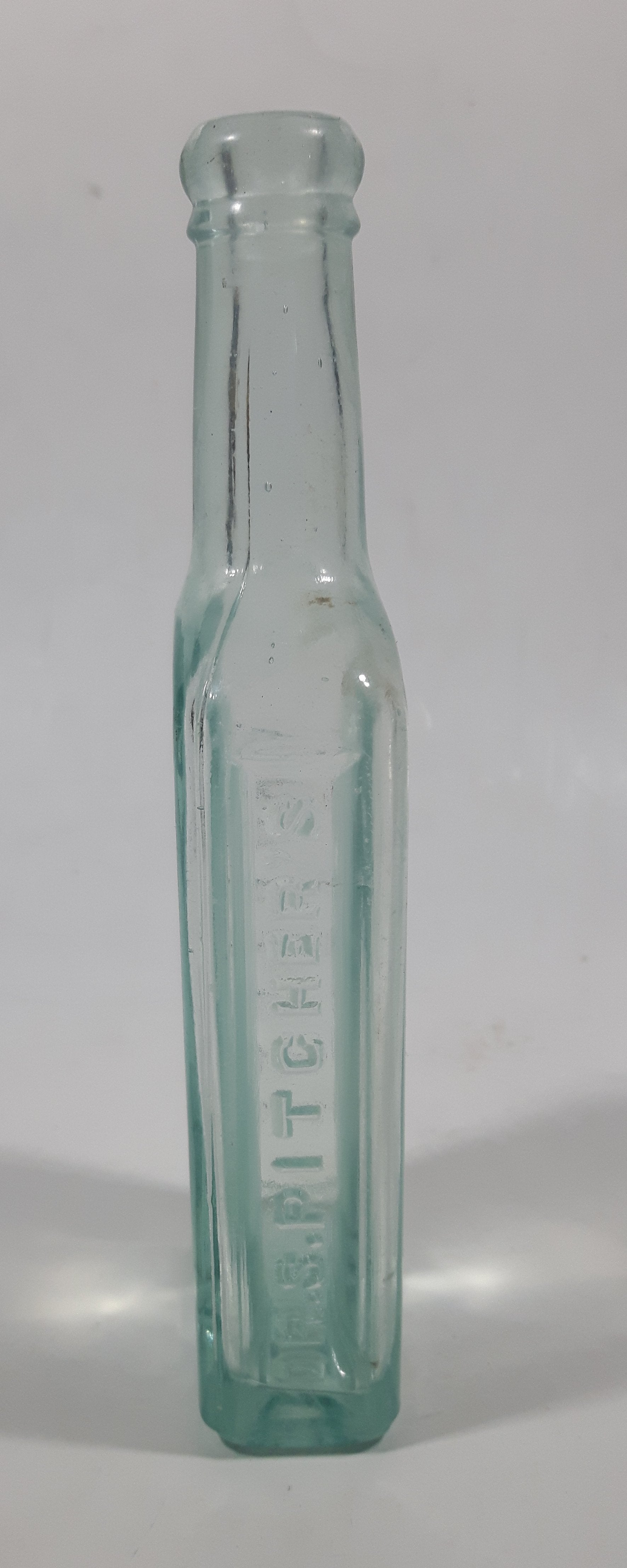 Antique 1890s Dr. S. Pitcher's Castoria 5 3/4" Tall Embossed Lettering Glass Bottle 6