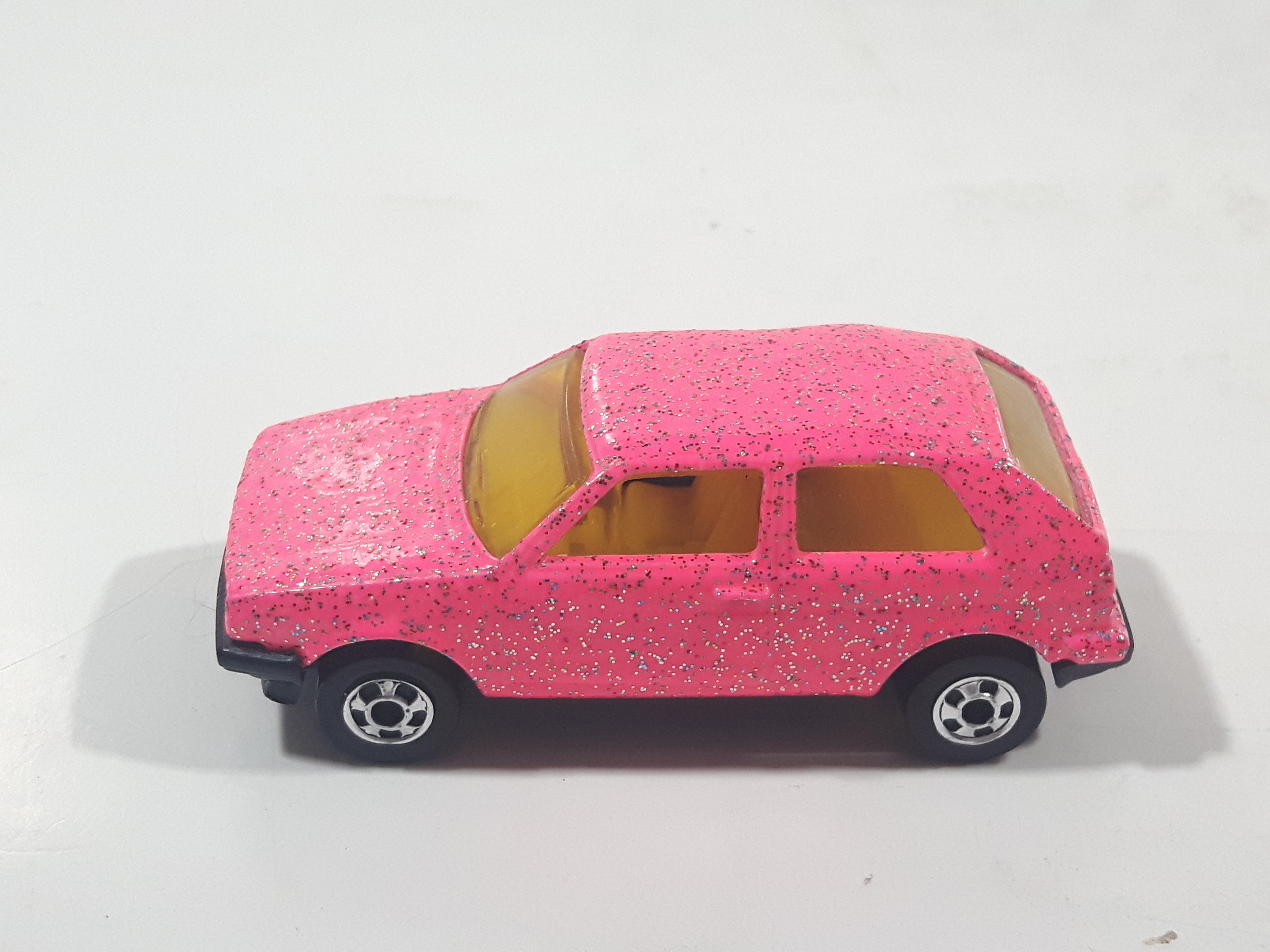 1992 Hot Wheels Volkswagen Golf Hot Pink Glitter Die Cast Toy Car Vehicle 8