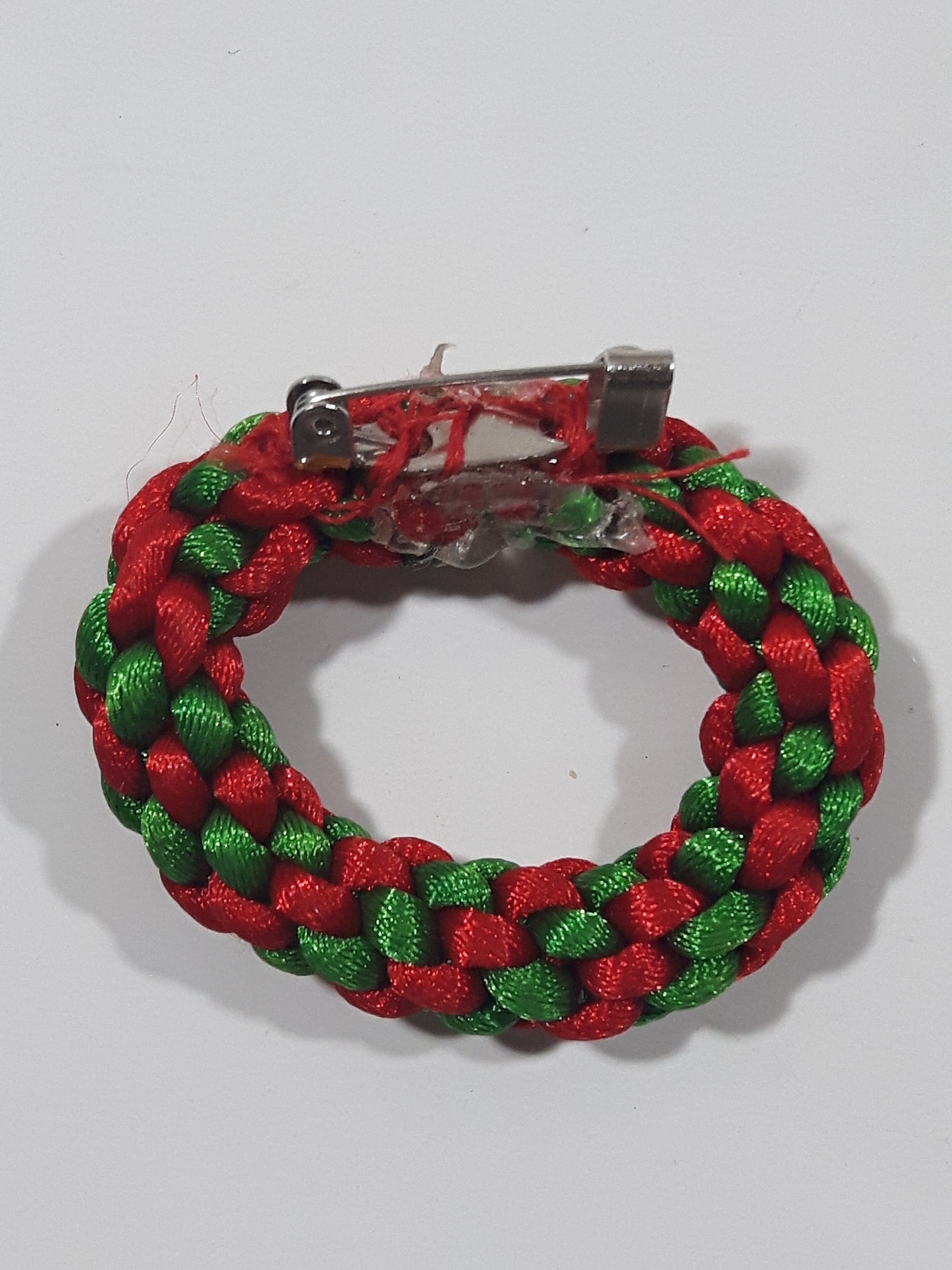 Red and Green Thread Christmas Wreath 1 3/4" Brooch Pin 3
