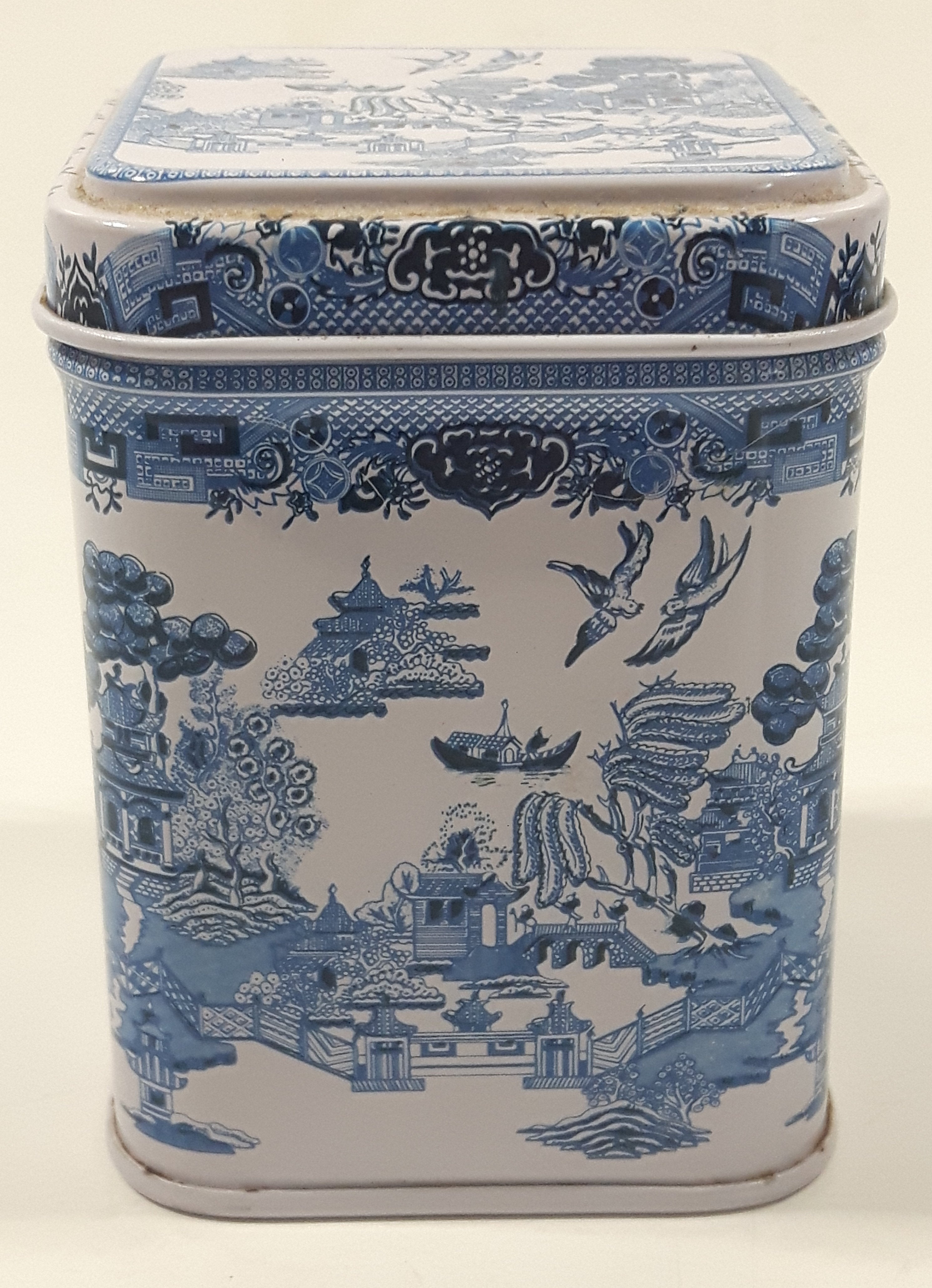 Grumbridge, Bedford, England Blue Willow Pattern 3 1/8" Tall Metal Tea Tin Container
