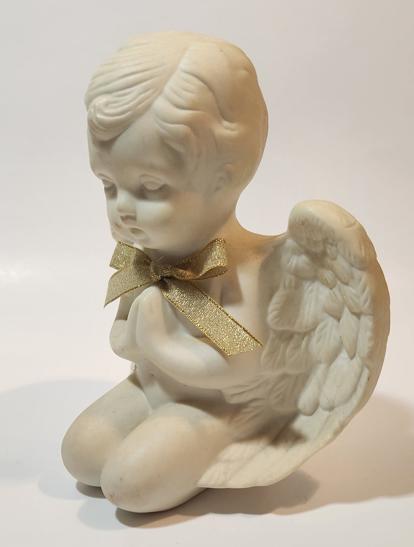 Carlton Cards Boy Angel Kneeling and Praying with Gold Glitter Bow 5" Tall Ceramic Figurine 2