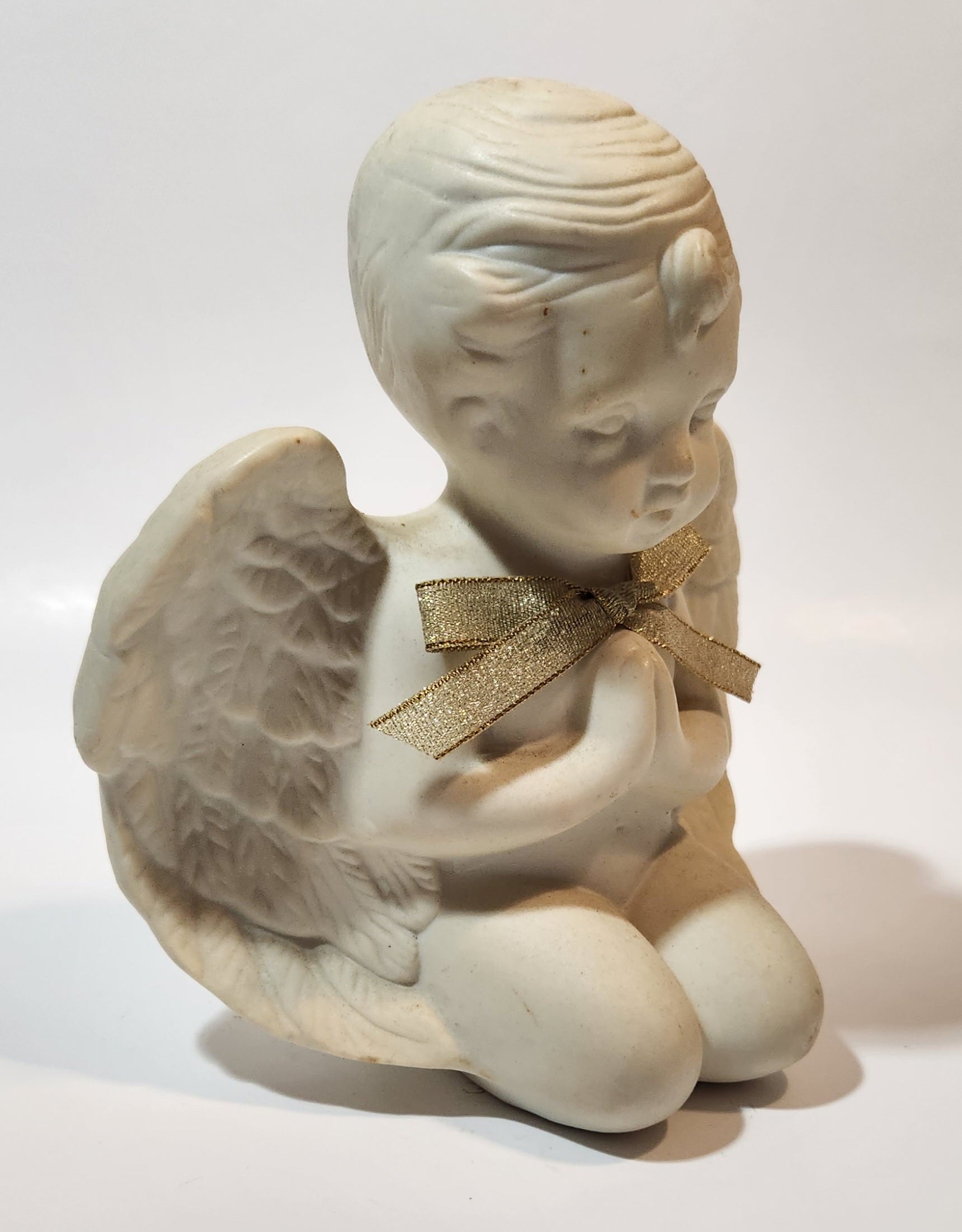 Carlton Cards Boy Angel Kneeling and Praying with Gold Glitter Bow 5" Tall Ceramic Figurine 8