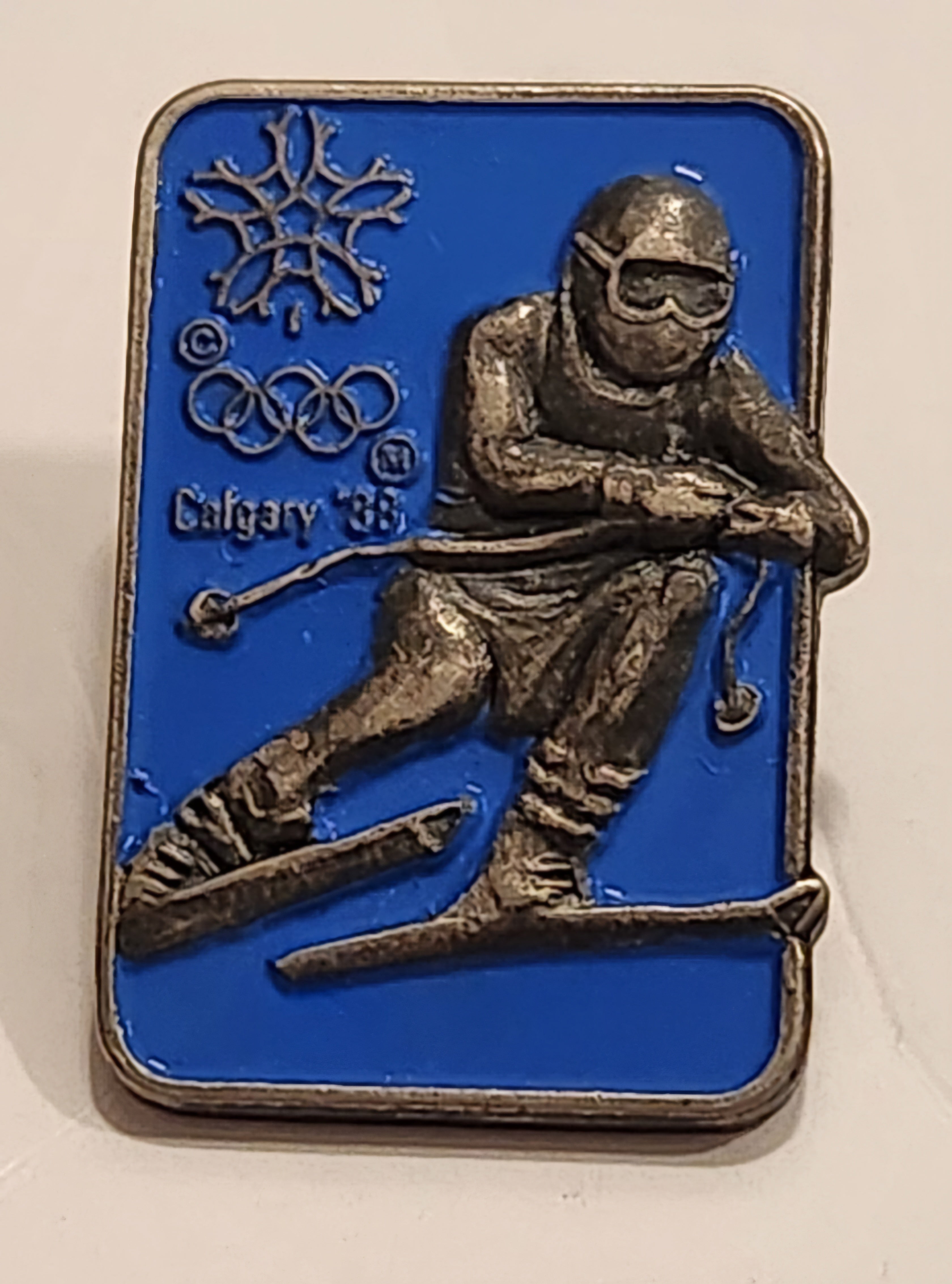 1988 Calgary Winter Olympics Downhill Skiing 3/4" x 1" Enamel Metal Lapel Pin 3