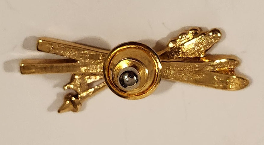 Avon Skis and Ski Poles Rhinestone and Gold Tone Metal Brooch Pin 3