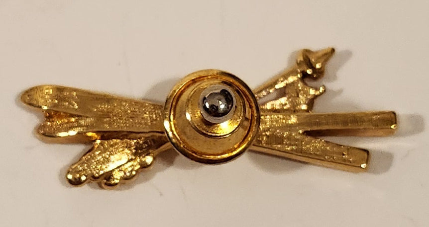 Avon Skis and Ski Poles Rhinestone and Gold Tone Metal Brooch Pin 4