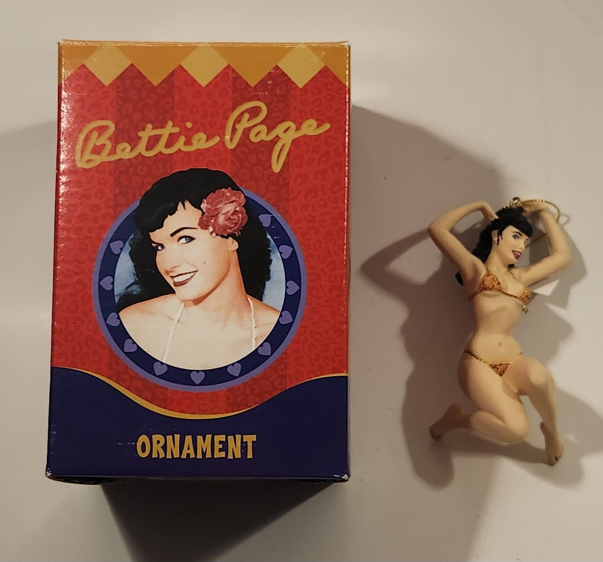 Dark Horse Comics Bettie Page in Bikini 5" Hanging or Standing Ornament New in Box 2