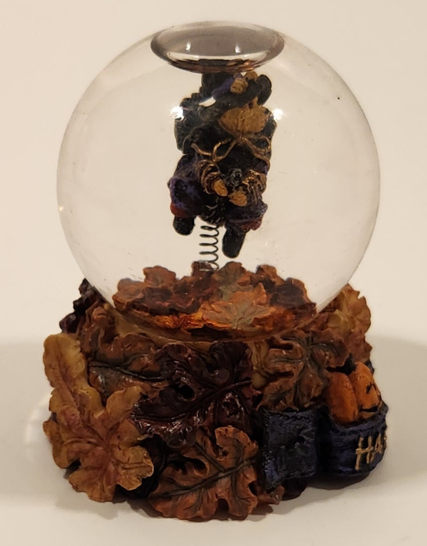 2001 Boyds Bear & Friends The Bearstone Collection Halloween Tabitha's Ride Batty Flight Resin Snow Globe #393006 6