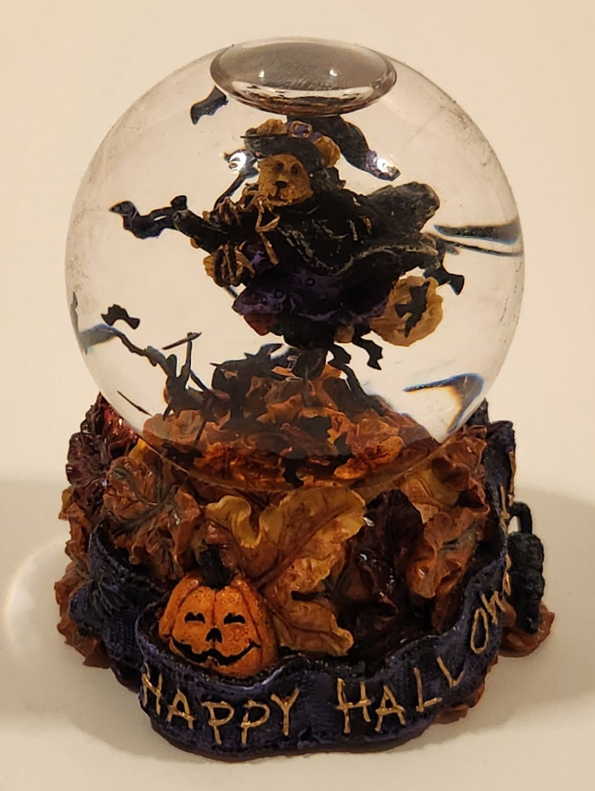 2001 Boyds Bear & Friends The Bearstone Collection Halloween Tabitha's Ride Batty Flight Resin Snow Globe #393006 11