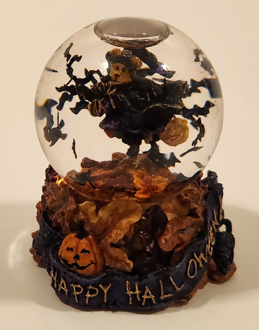 2001 Boyds Bear & Friends The Bearstone Collection Halloween Tabitha's Ride Batty Flight Resin Snow Globe #393006 12