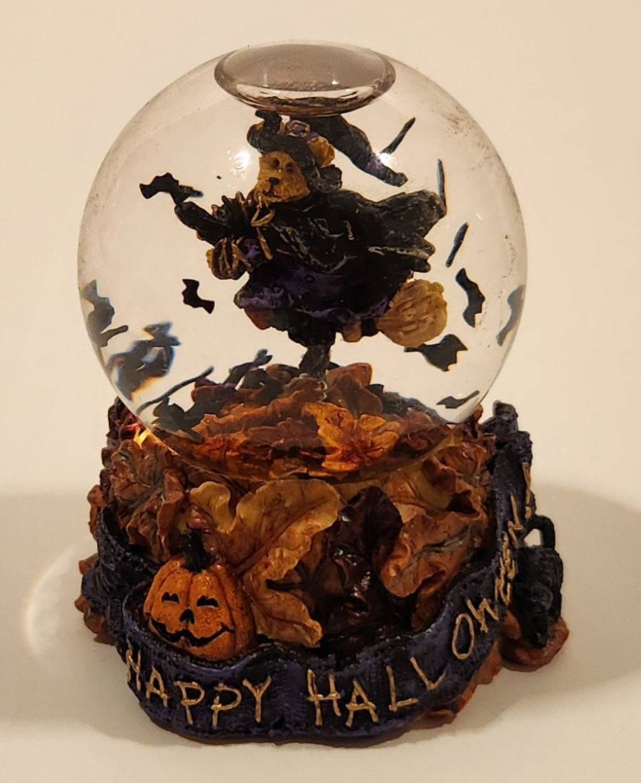 2001 Boyds Bear & Friends The Bearstone Collection Halloween Tabitha's Ride Batty Flight Resin Snow Globe #393006 13