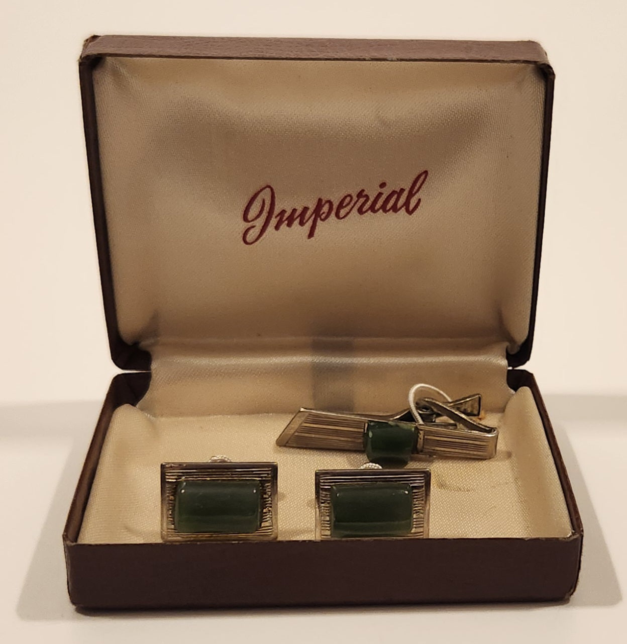 Rare Vintage Imperial Green Jade Sterling Silver Tone Cufflinks and Tie Tack In Case