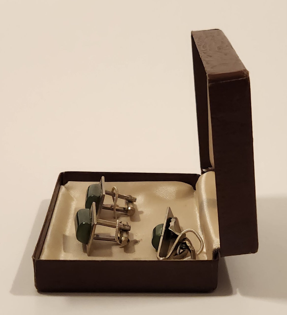Rare Vintage Imperial Green Jade Sterling Silver Tone Cufflinks and Tie Tack In Case 4