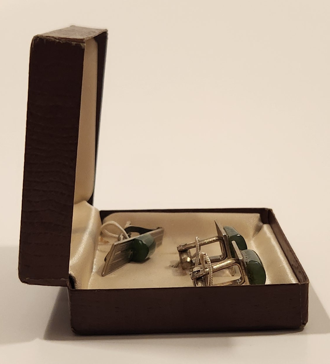 Rare Vintage Imperial Green Jade Sterling Silver Tone Cufflinks and Tie Tack In Case 6