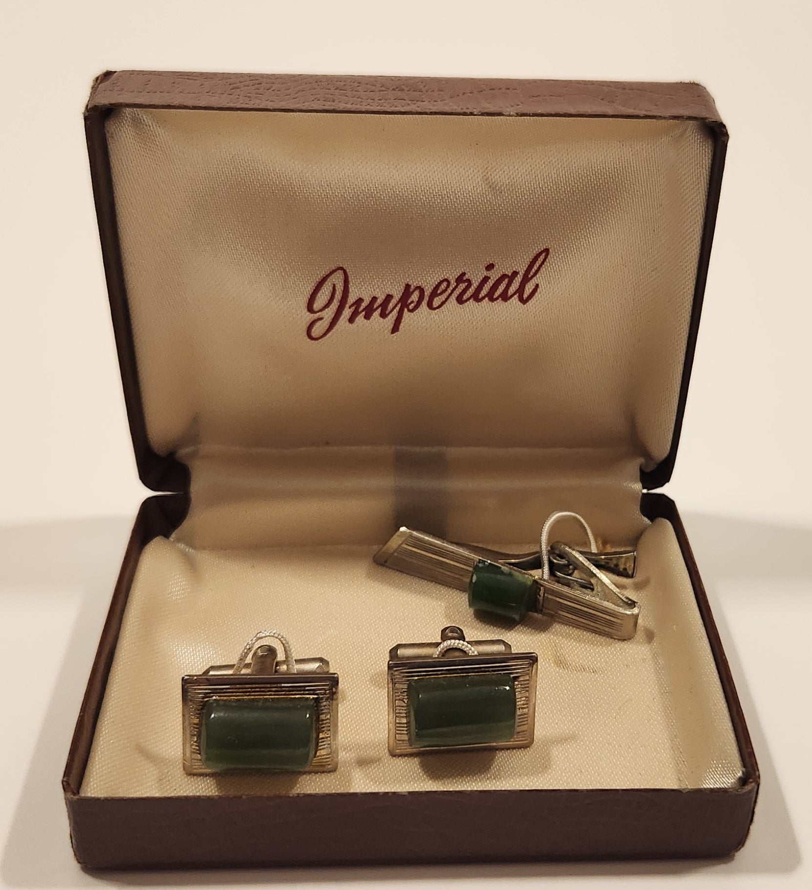 Rare Vintage Imperial Green Jade Sterling Silver Tone Cufflinks and Tie Tack In Case 2