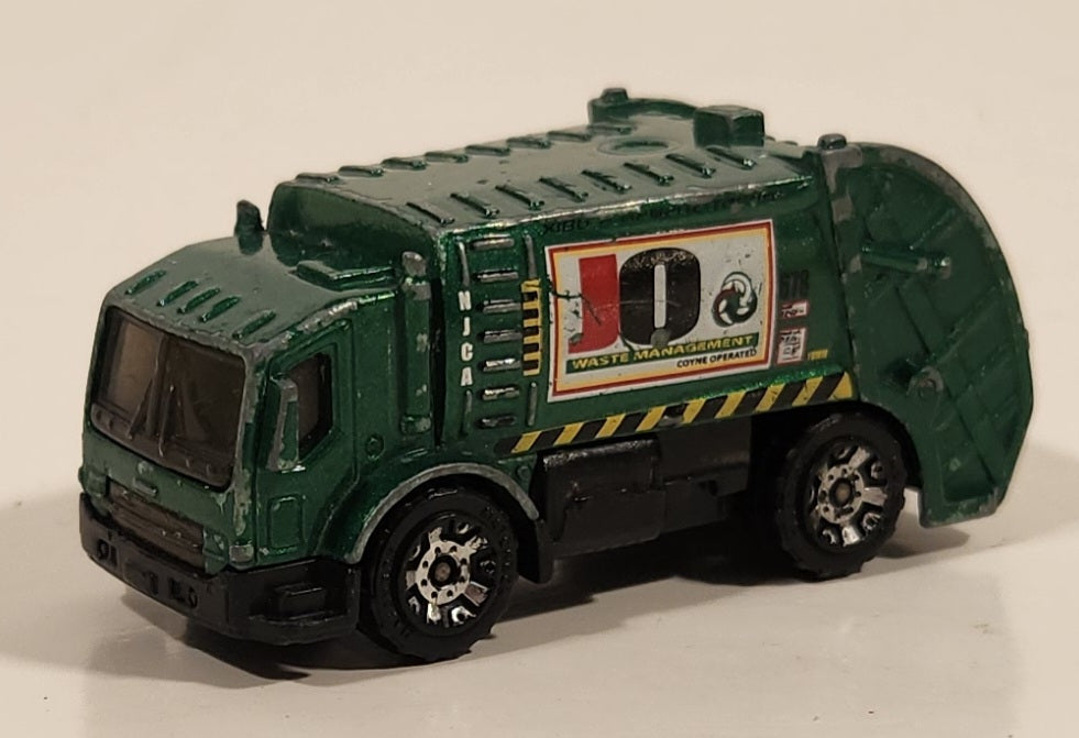 2005 Matchbox Buried Treasure Trash Truck Green Die Cast Toy Car Vehicle