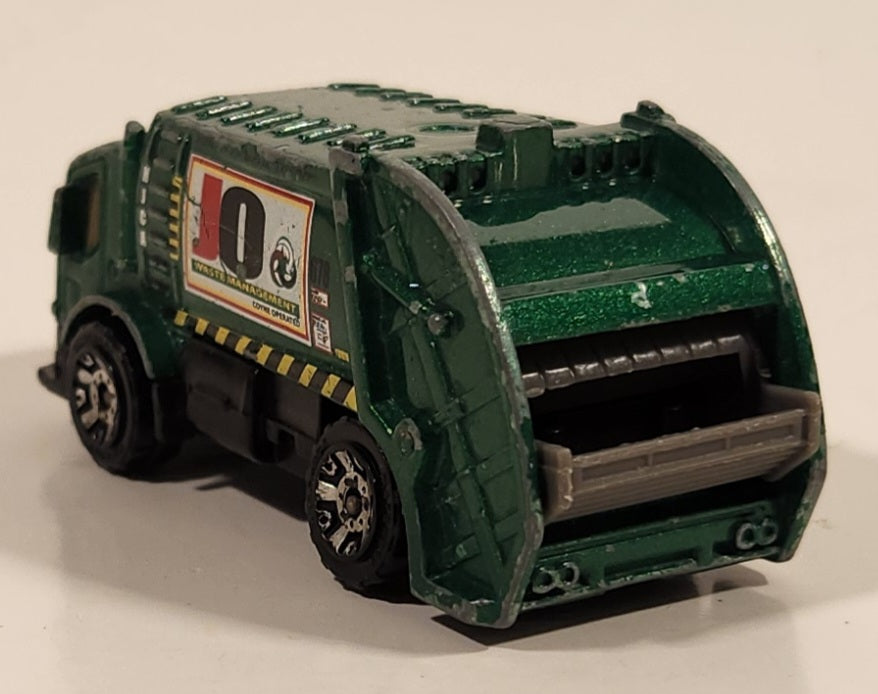 2005 Matchbox Buried Treasure Trash Truck Green Die Cast Toy Car Vehicle 3