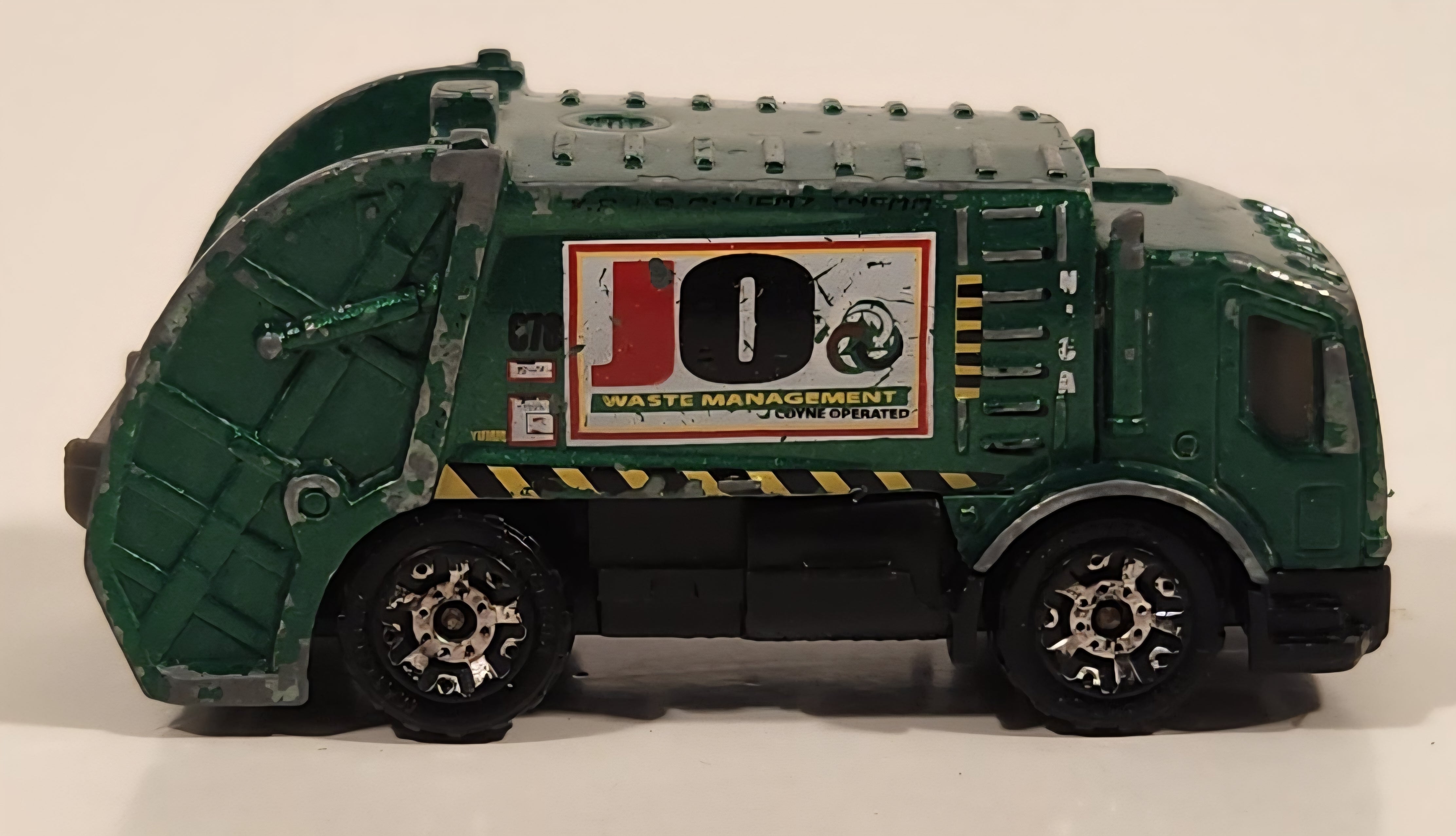2005 Matchbox Buried Treasure Trash Truck Green Die Cast Toy Car Vehicle 6