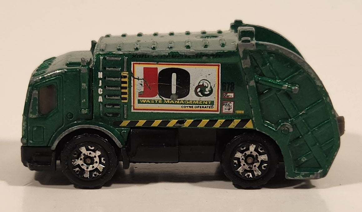 2005 Matchbox Buried Treasure Trash Truck Green Die Cast Toy Car Vehicle 10