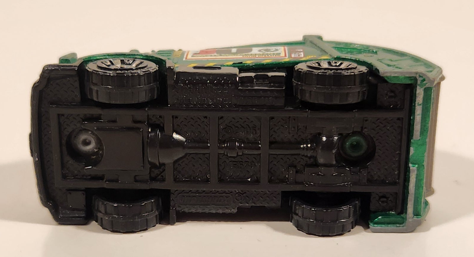 2005 Matchbox Buried Treasure Trash Truck Green Die Cast Toy Car Vehicle 12