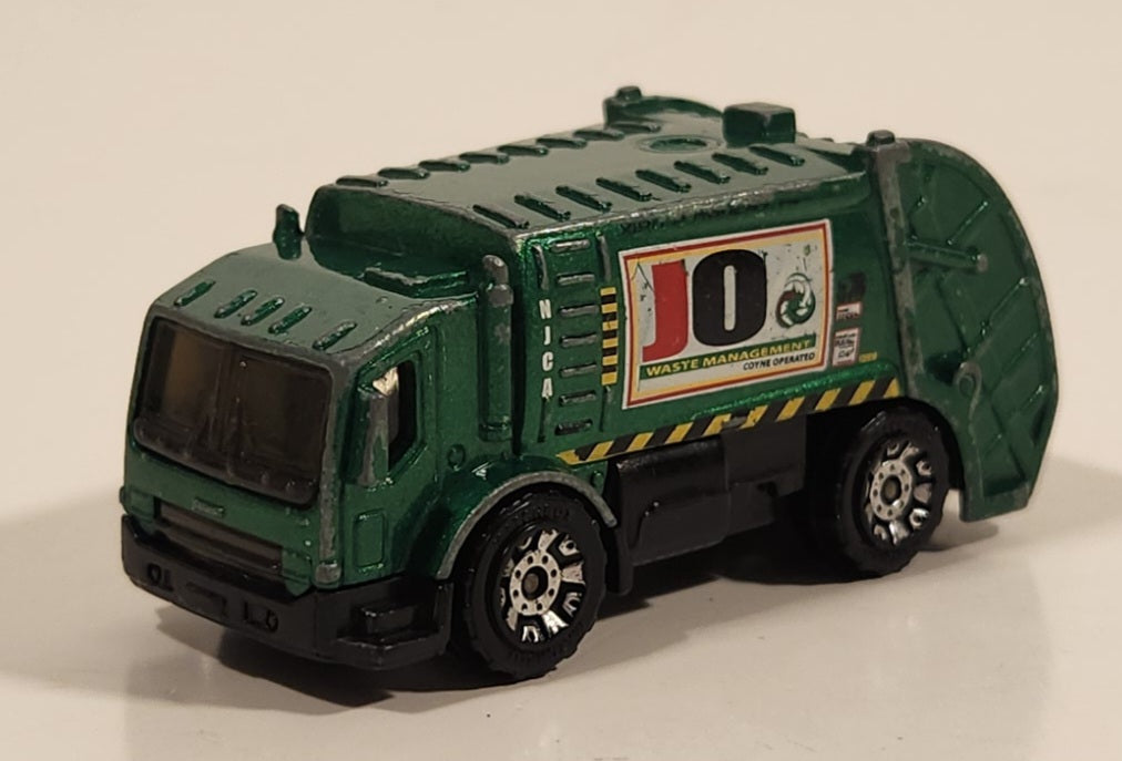 2005 Matchbox Buried Treasure Trash Truck Green Die Cast Toy Car Vehicle