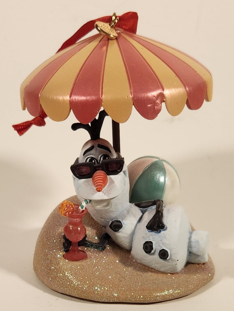 2014 Disney Frozen Olaf Chillin' In The Sunshine On The Beach Drinking Under An Umbrella 5/8" Resin Hanging Figure