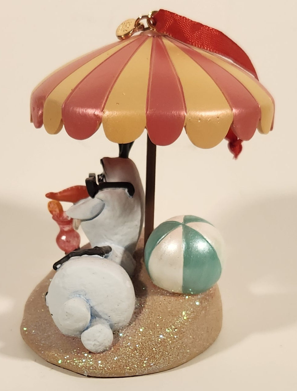 2014 Disney Frozen Olaf Chillin' In The Sunshine On The Beach Drinking Under An Umbrella 5/8" Resin Hanging Figure 2