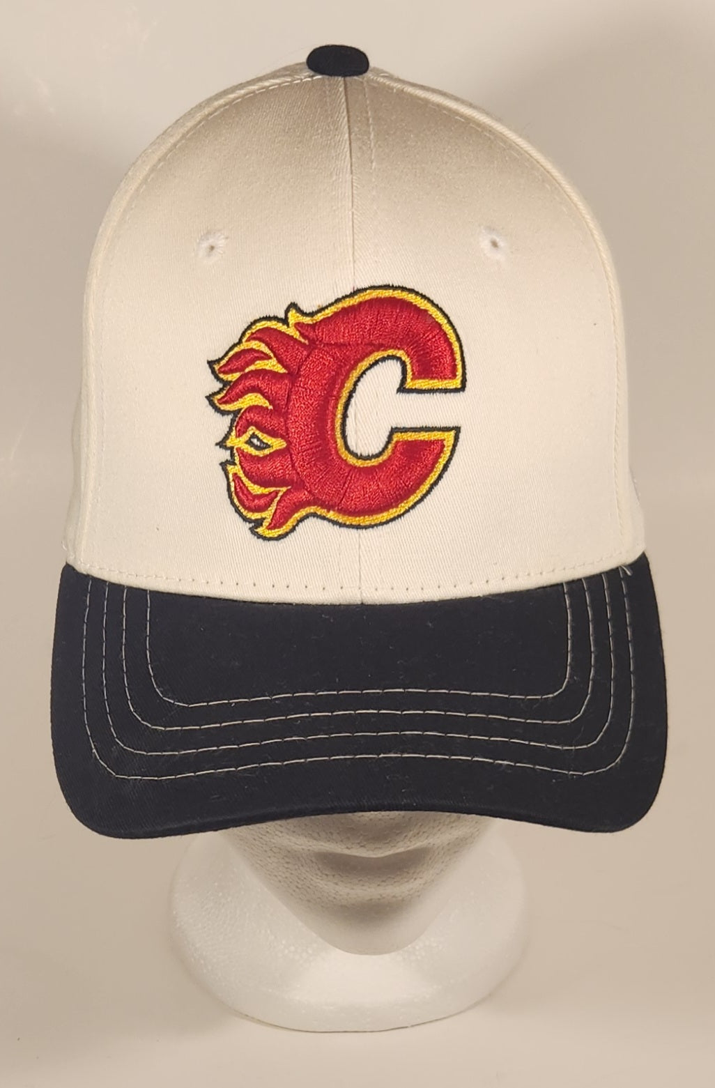 Zephyr ZFit NHL Calgary Flames Ice Hockey Team White Baseball Cap Hat Size S/M 2