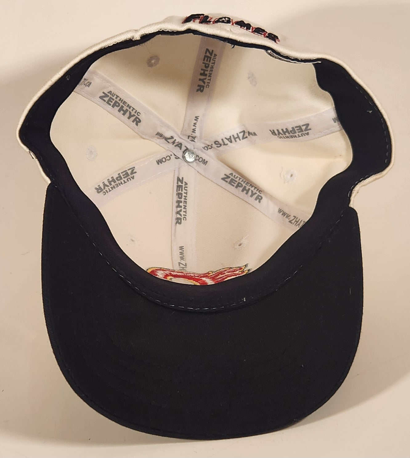 Zephyr ZFit NHL Calgary Flames Ice Hockey Team White Baseball Cap Hat Size S/M 5