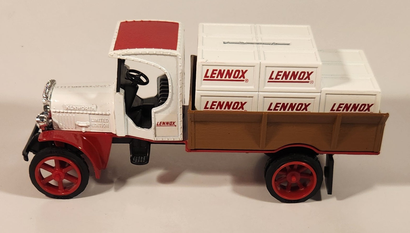 1993 ERTL Lennox 1925 Kenworth Crate Truck Red and White 1/25 Scale Die Cast Toy Car Vehicle Coin Bank New in Box